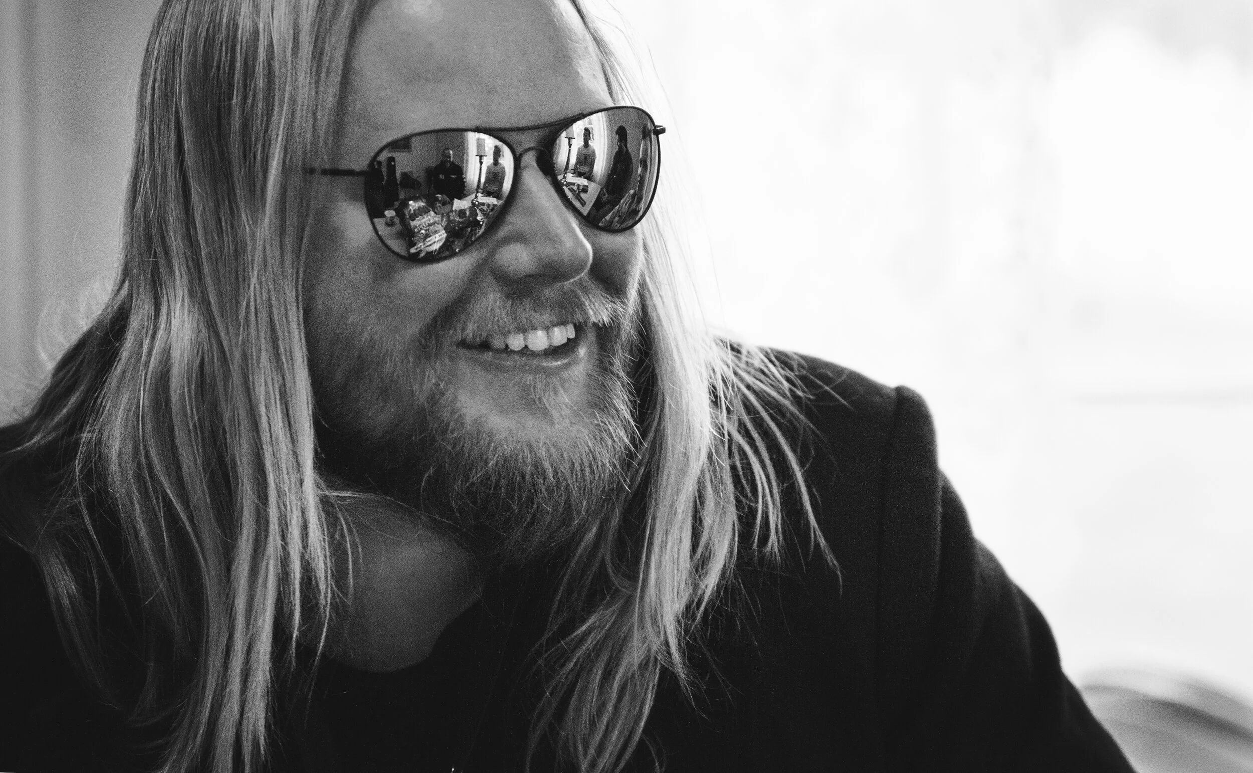 Mats Nerli startet bandet i 2009, og foruten å være vokalist og spille diverse strengeinstrumenter skriver han også tekstene og låtene til bandet.