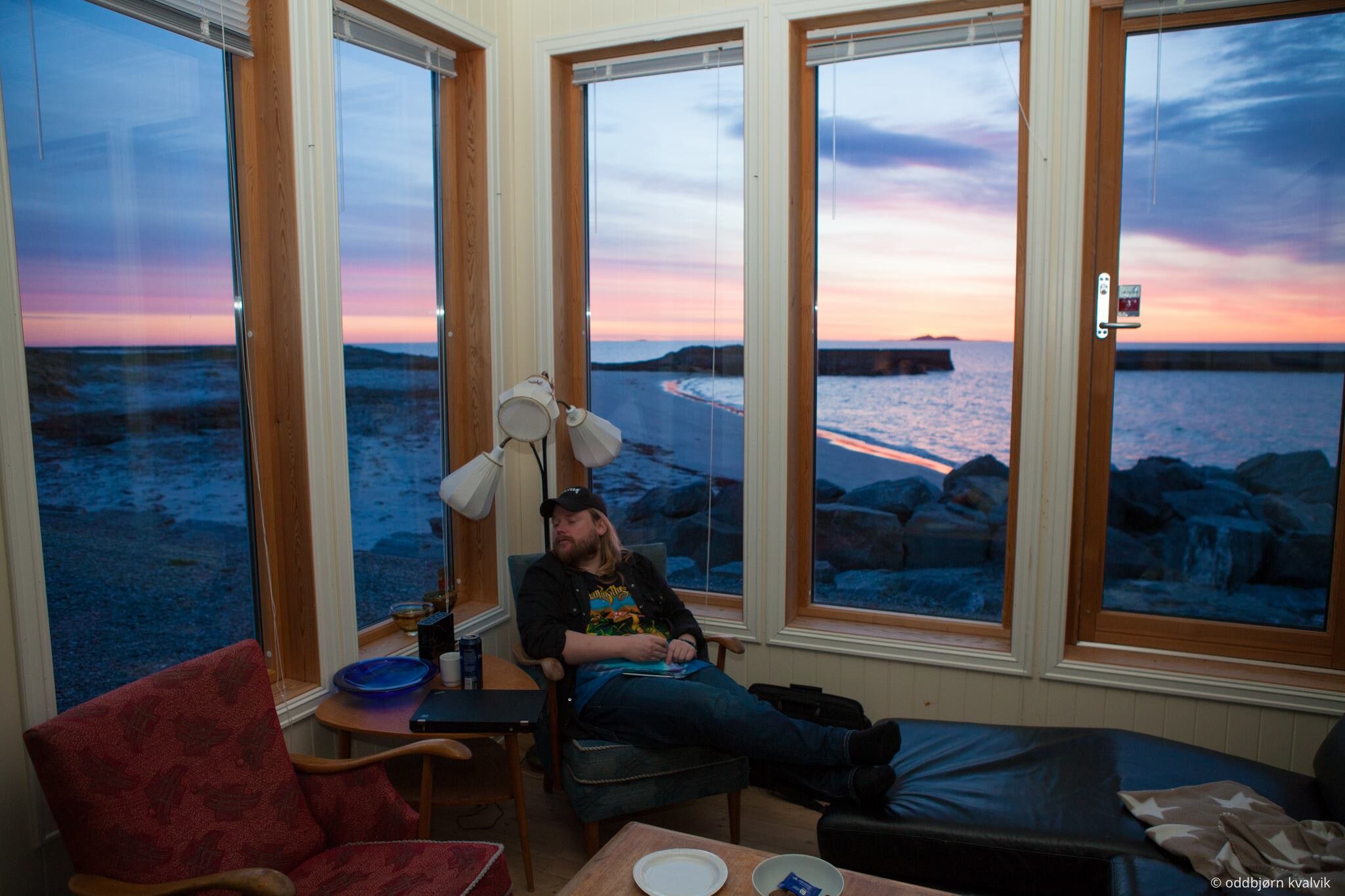 Nydelig solnedgang å se inne fra Ocean Sound Recordings.     Alle foto: Oddbjørn Kvalvik