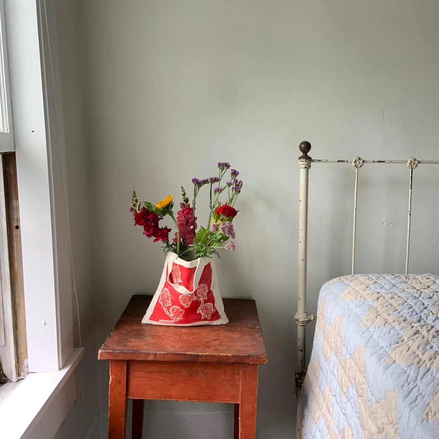 Selling some ceramic bags! 

Each is made with a 2-part slip casting mold, hand-painted with underglaze, and finished with matte glaze.  The inside is glazed so they are safe to hold water. 

Prices vary depending on flaws, you can see all of the ava