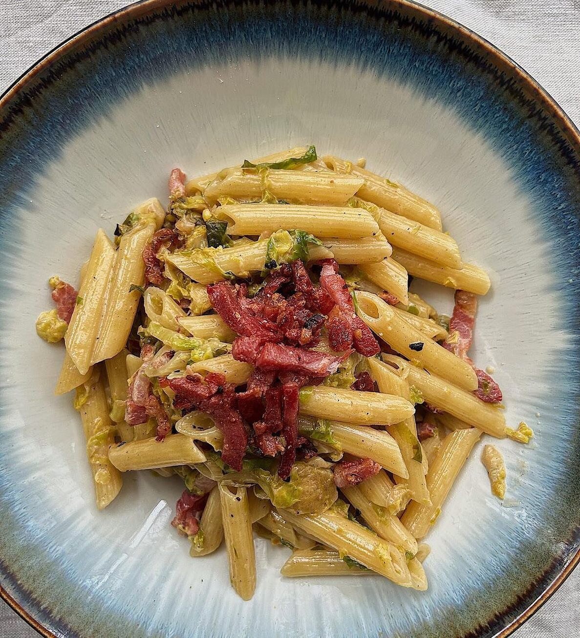 Sprouts + pancetta + pasta = heaven! 

Repost 📸: @themondaypastaclub ~ Pancetta &amp; Brussel Sprout Penne 

Recipe on website soon/Link in bio

.
#TheMondayPastaClub #foodblogfeed #onthetable  #foodporn #hungry #eatingfortheinsta #foodblogger #heal