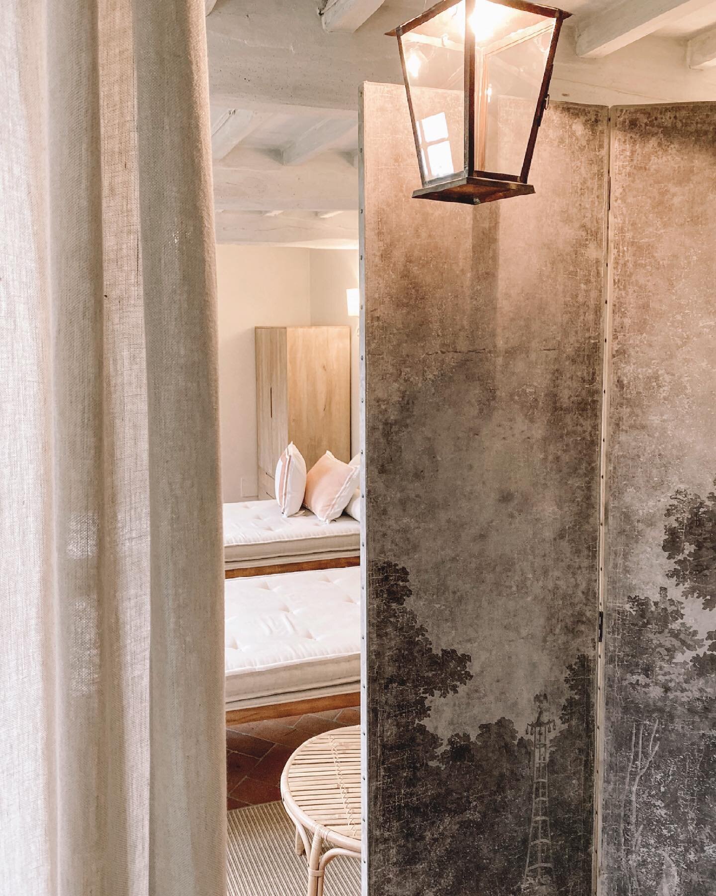 Corners that evoke tranquility.

#Tuscany #SummerinItaly #LuxuryRentals #BookNow