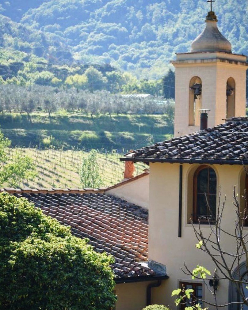Find your summer oasis at #VillaLaChiocciola

#summerinitaly #howtuscanyfeels #luxuryrentals