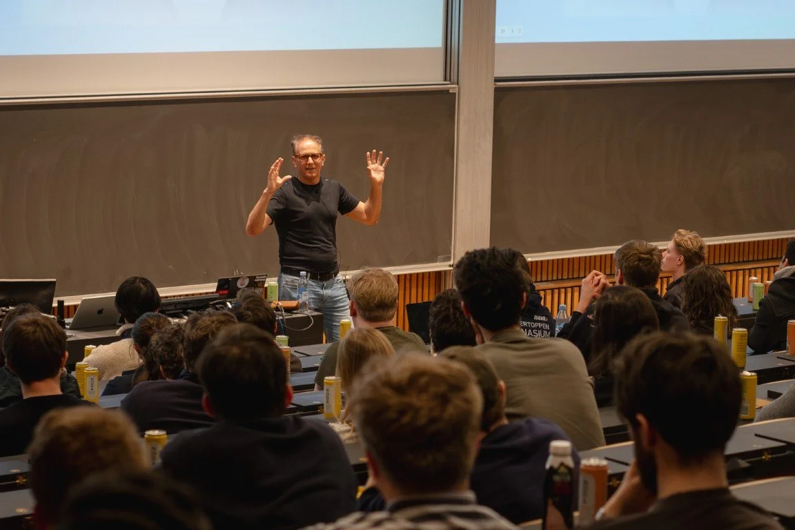 Meta-16 (Medium).jpg