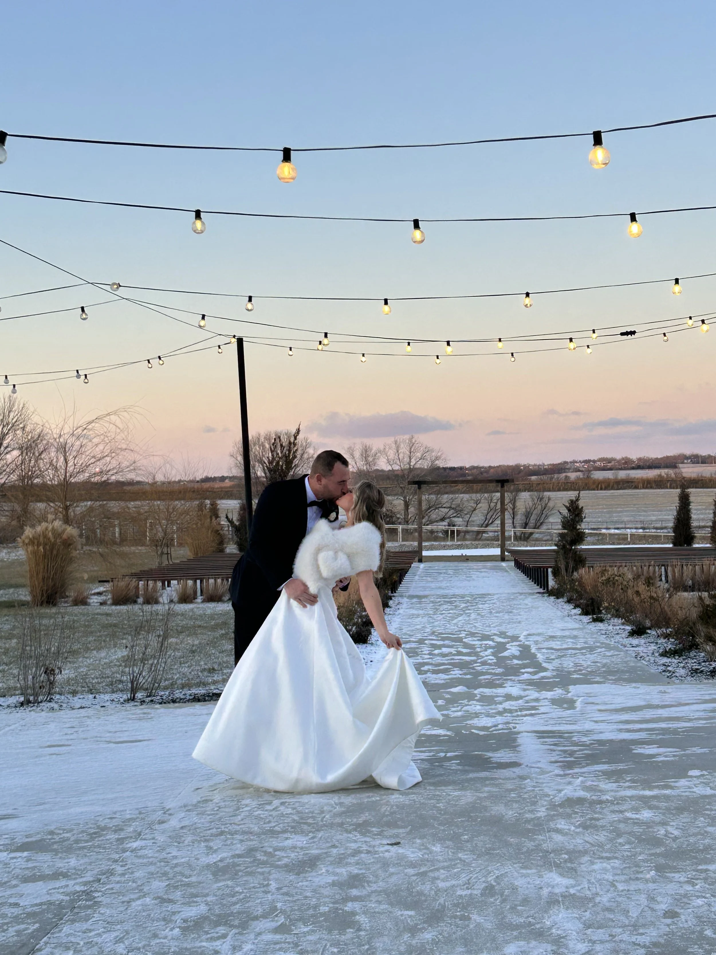 Live Painting for a December Wedding at Seven Willows Venue