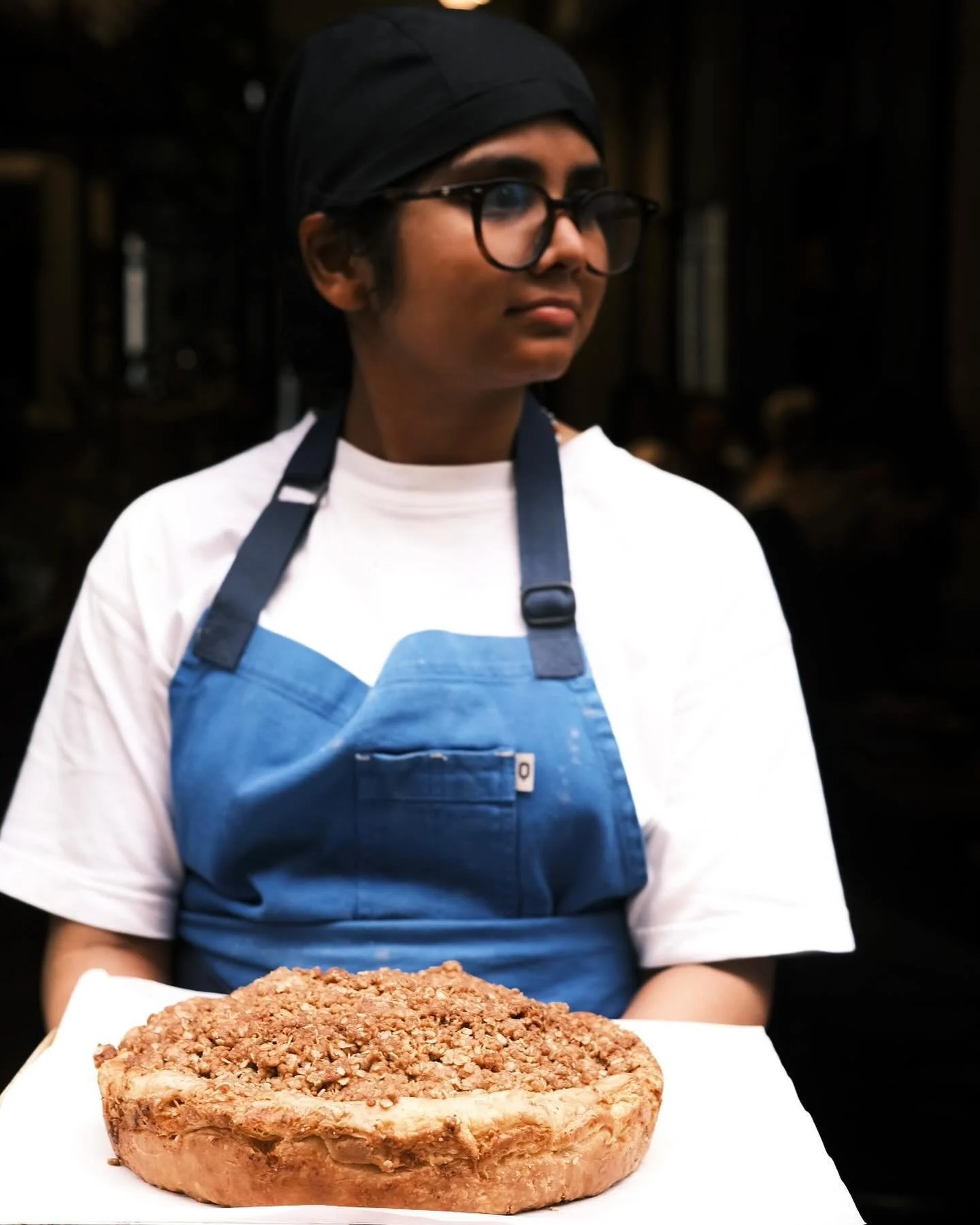Meet Shahina our pastry chef 
🧈🧈🧈

Caf&eacute; Berry 
10, rue Chapon 
Paris 3