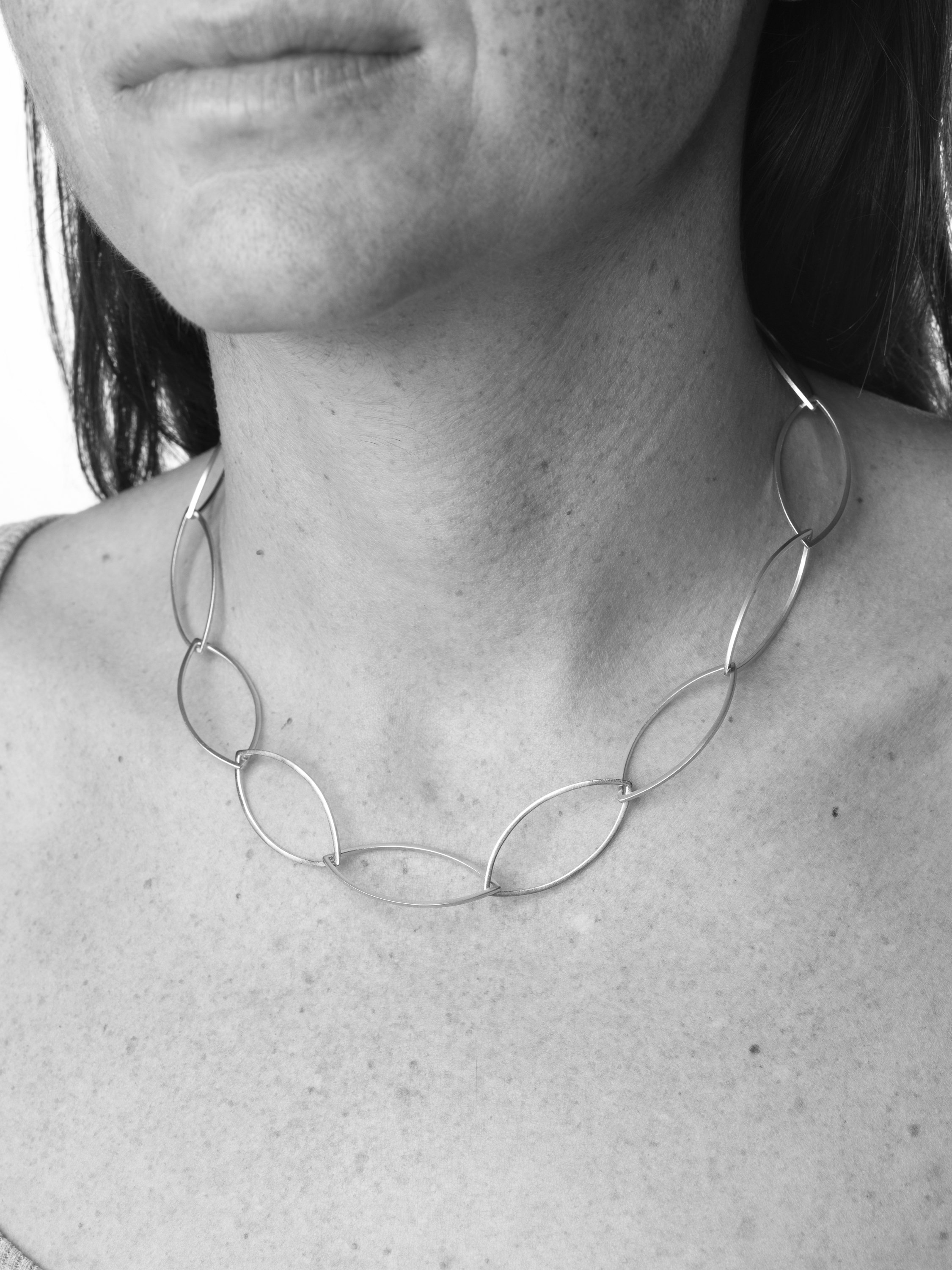LinearLeafNeck-Model-2.jpg