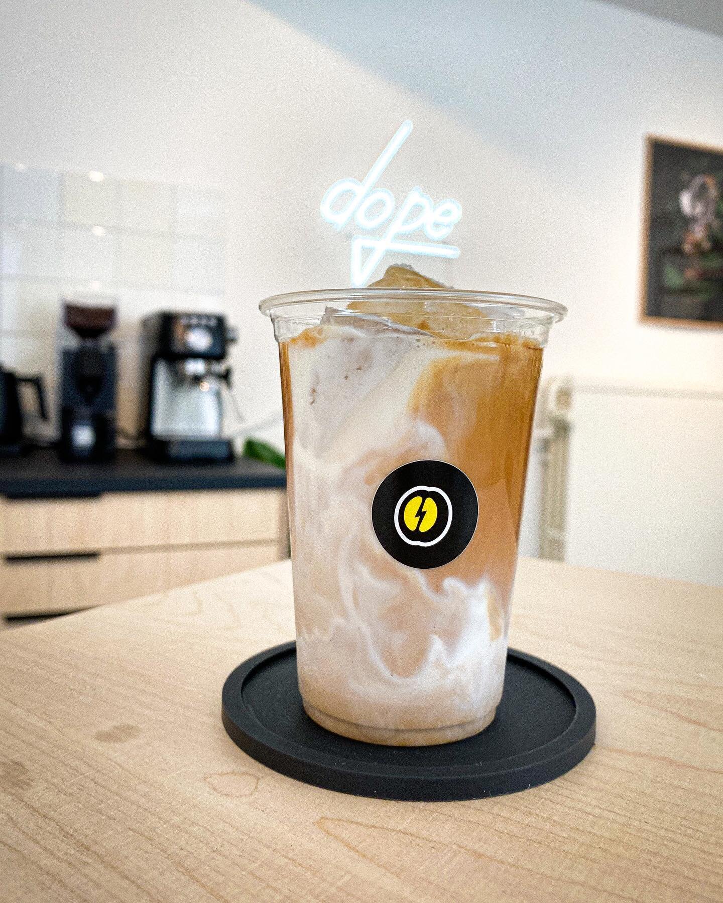 162 dagen tot zomer &lsquo;22. ☀️
.
#icedcoffee #icedlatte #summer #barista #coffee #workinprogress #studiodwers