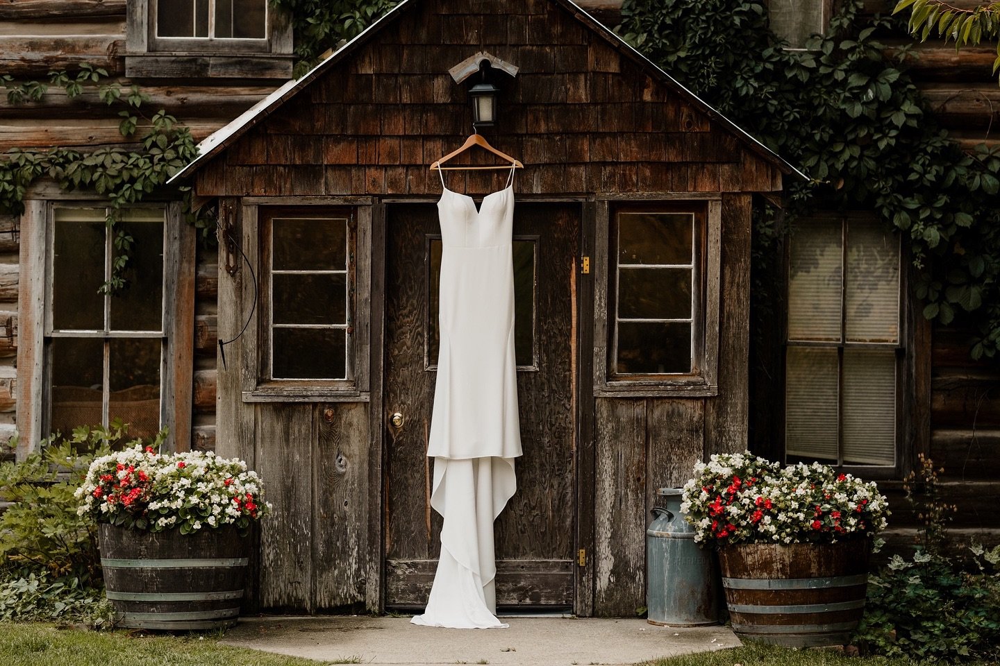 Can&rsquo;t wait to see all the beautiful dresses my brides choose this summer! If you still need a wedding dress, here are some of my favorite shops!

Sweetheart Bridal: Wenatchee, WA @sweetheart_bridal 

Bella Sera: Wenatchee, WA @bella.sera.wenatc