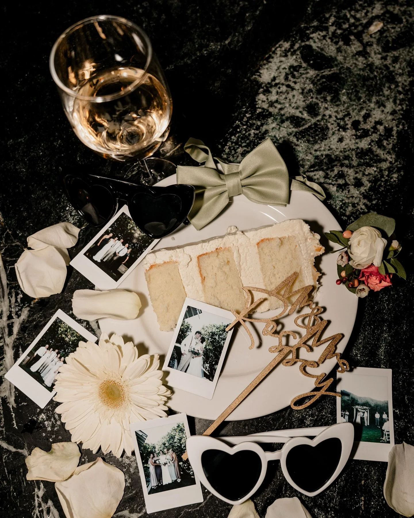 Some end of the night details with direct flash🤩 This was the bride&rsquo;s own idea, and I&rsquo;m now obsessed!

#pnwphotographer #pnwwedding #pnwweddingphotographer #washingtonphotographer #washingtonweddingphotographer #wenatcheephotographer #we