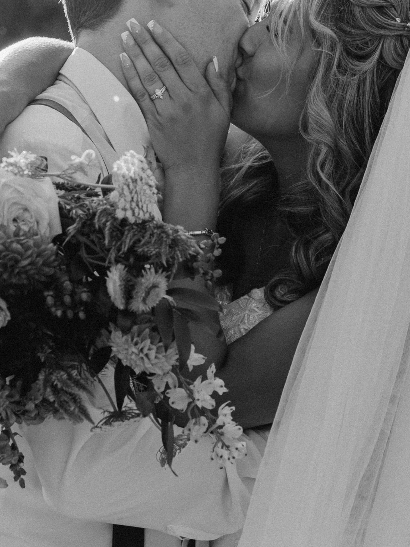 Forever obsessed with close up black and whites🤍

#pnw #pnwphotography #pnwwedding #pnweddingphotographer #washingtonphotographer #washingtonweddingphotographer #washingtonwedding #wenatcheephotographer #wenatcheeweddingphotographer #wenatcheeweddin