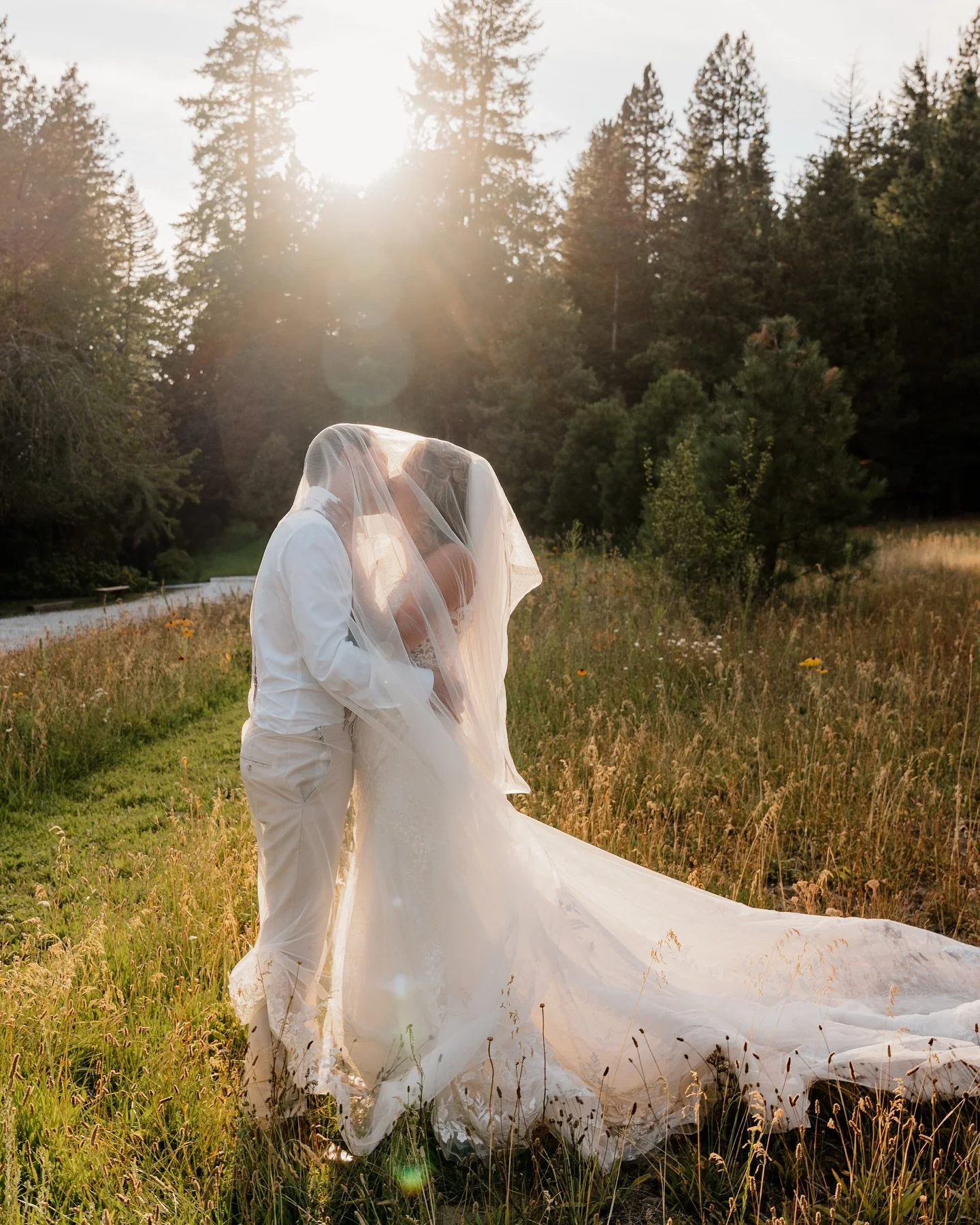 I will literally never get over the sunsets @brownfamilyhomestead ☀️ Something I will forever recommend to all my wedding couples is making time for sunset portraits! I promise, you won&rsquo;t regret it! These are the photos you will hang on your wa