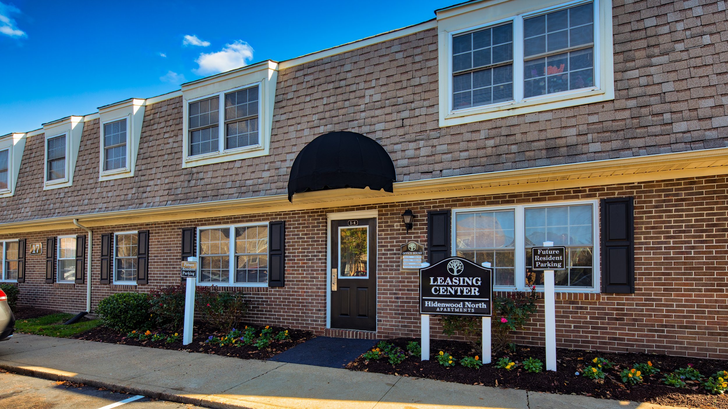 Leasing_Office_Hidenwood_North_11_RedDoor.jpeg