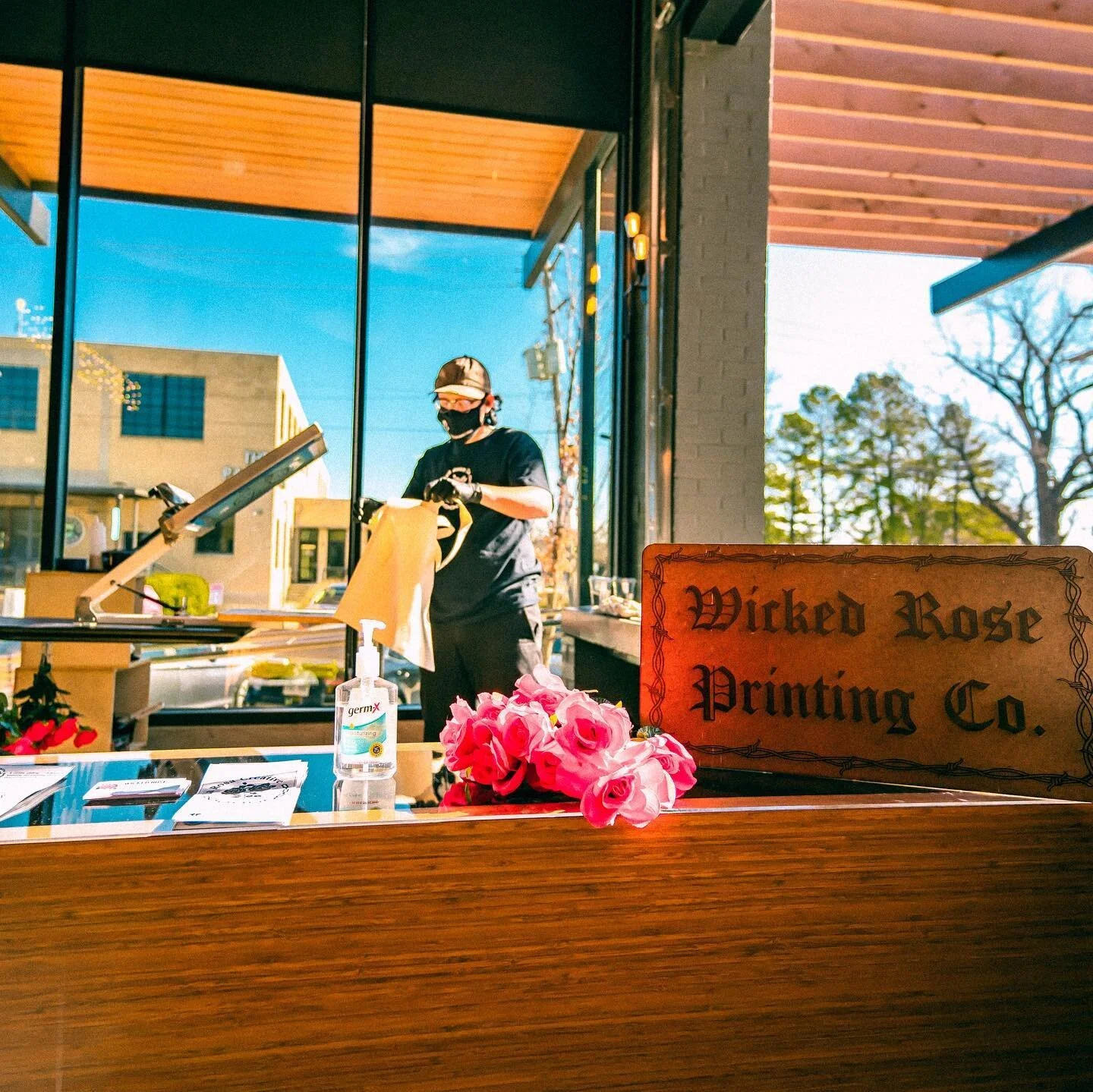 WHAT A WEEKEND!🥀 We had an amazing time screen printing at @fidelandco for their one year celebration on Saturday! Live printing, friends, vintage shopping, coffee and art; we couldn’t think of a better way to start the year!✨
This will be ou