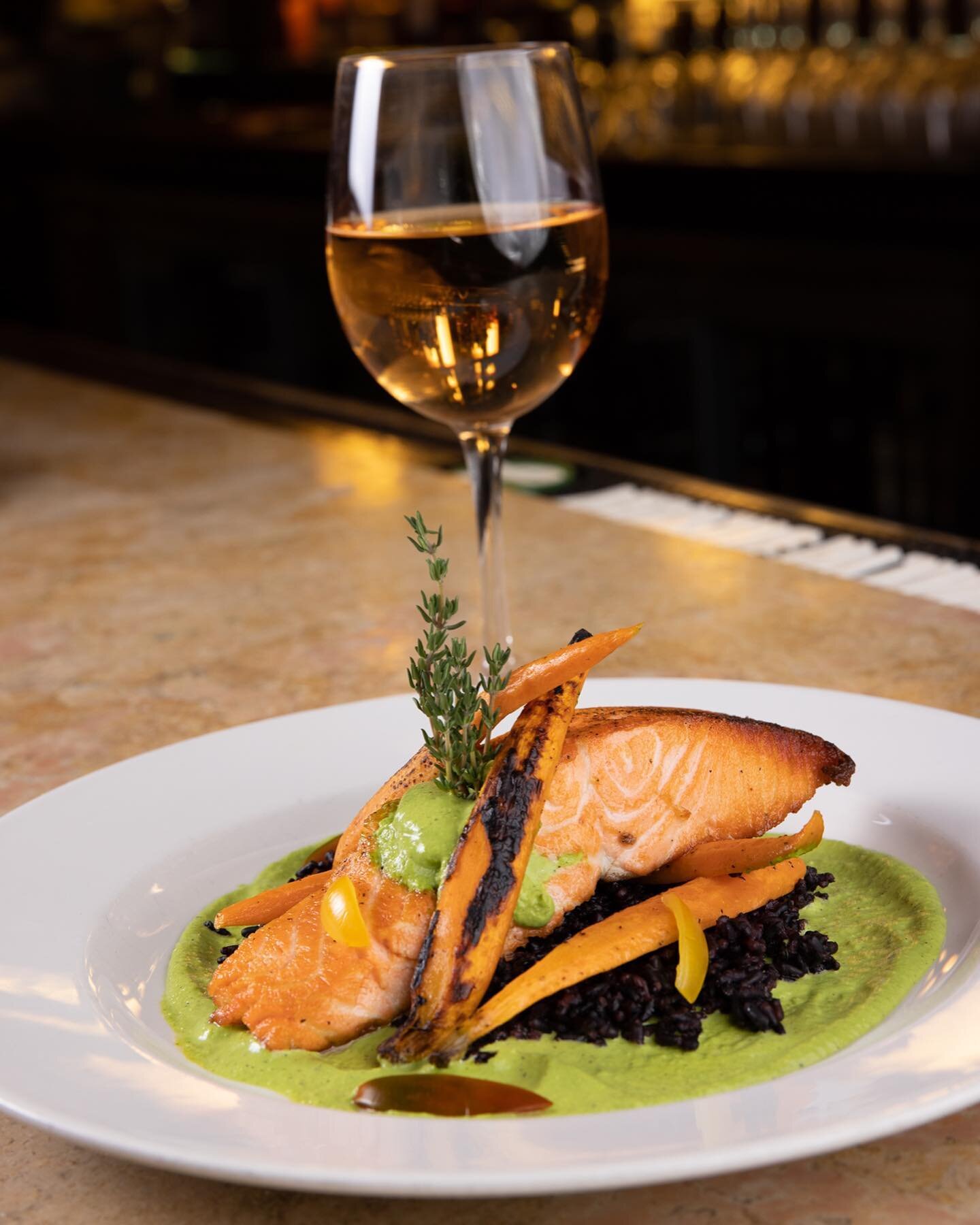 Dinner never looked so beautiful...
Join us at our East 54th or Broad Street locations for a glass of wine 🍷 and dinner 🍽 #bobbyvans #bobbyvansnyc