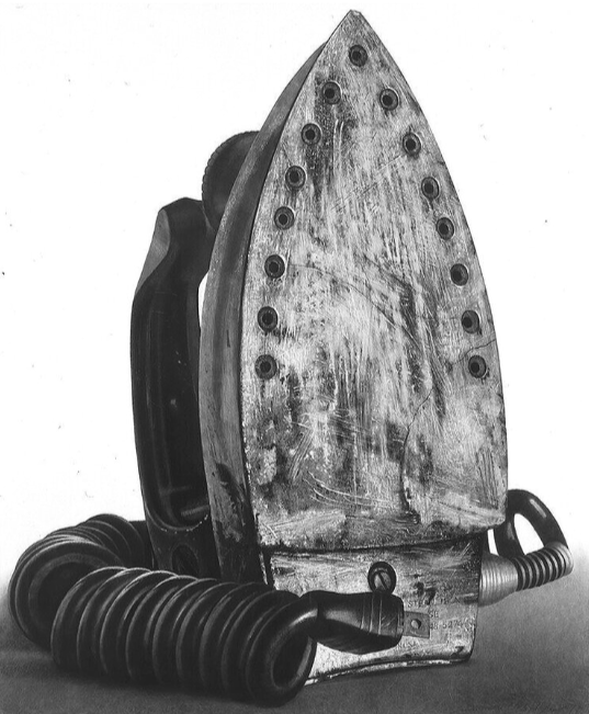 STEAM IRON, 2002 
Graphite, pencil on canvas, 51” x 42” Provenance: Katonah Art Museum, Katonah, NY, 2008 
Grinnell College Museum of Art, Grinnell, IA, 2002
