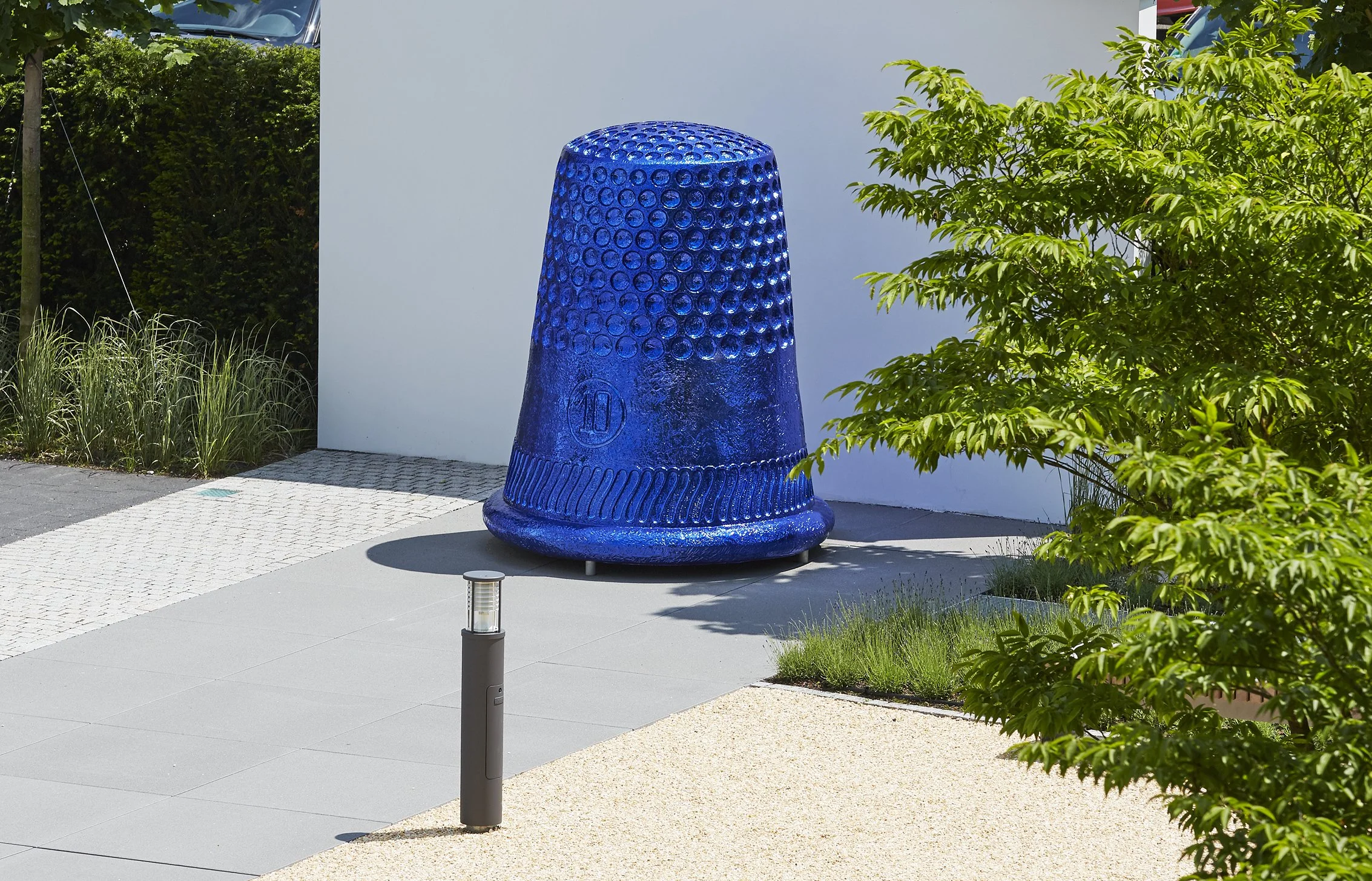 THIMBLE Cast aluminum & lacquer | 100”x 70”x 59", 2007