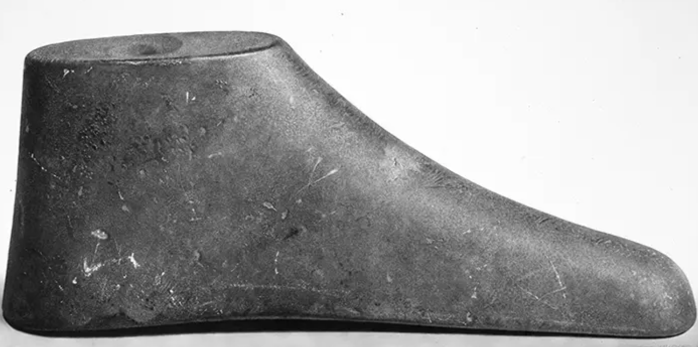 SHOE LAST, 1995 
Graphite on canva, 10″ x 18″