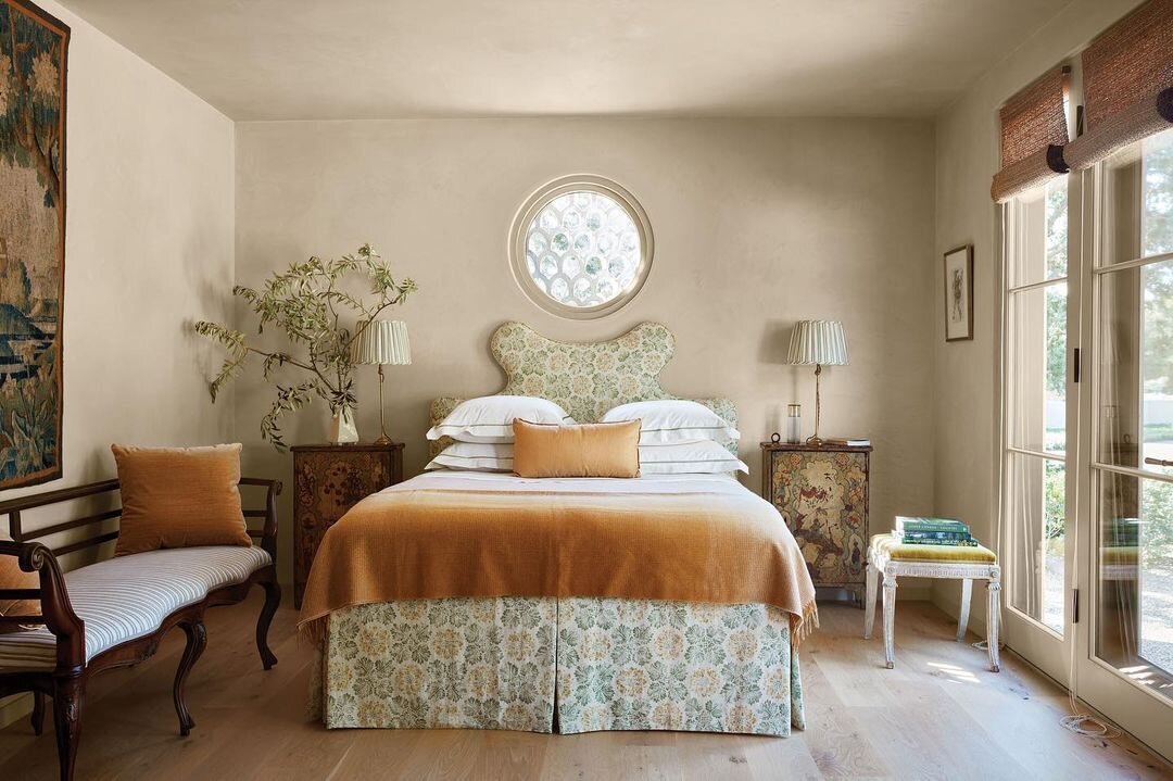 I love everything about this bedroom + am in love with every detail in this stunning Montecito home ✨✨✨ Posted @withregram &bull; @amyastley Heaven on earth. This is the dreamy, dreamy house the LA decorating legend @suzannerheinstein (you remember h