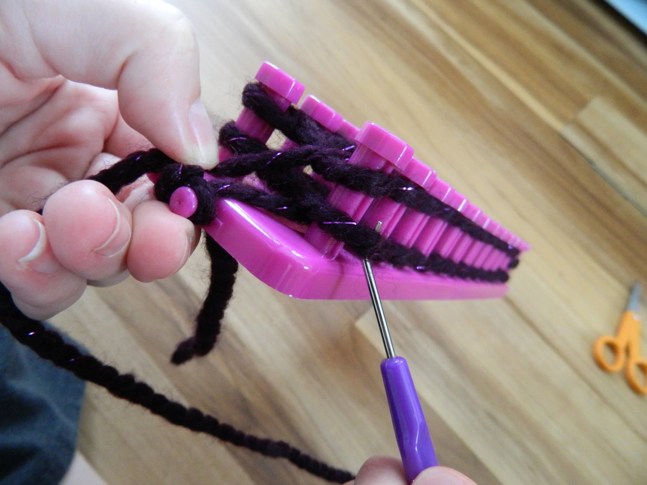 How to Loom Knit a Scarf — DarkkFluri Designs