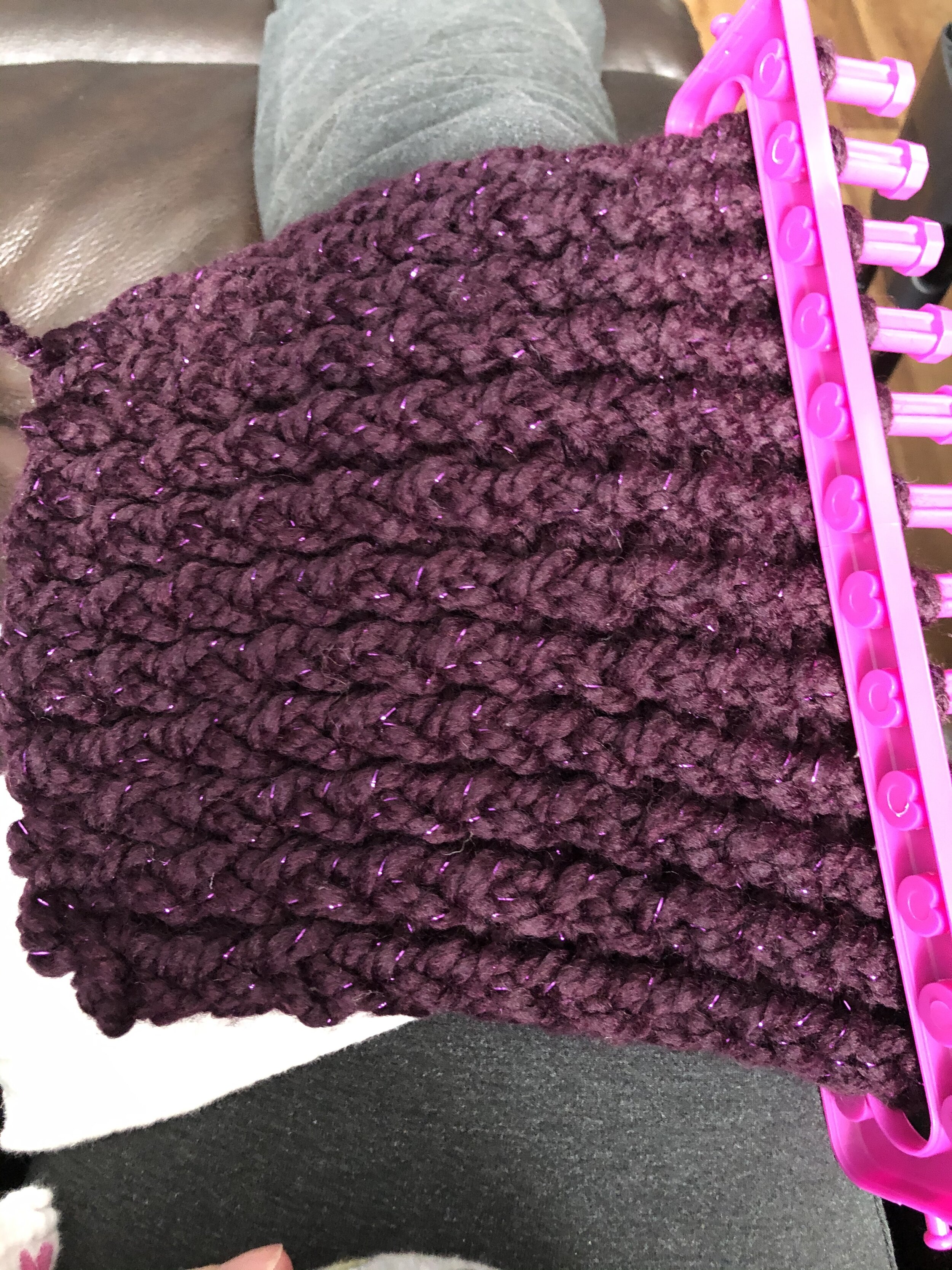 How to Knit an Infinity Scarf on a Loom : 15 Steps (with Pictures