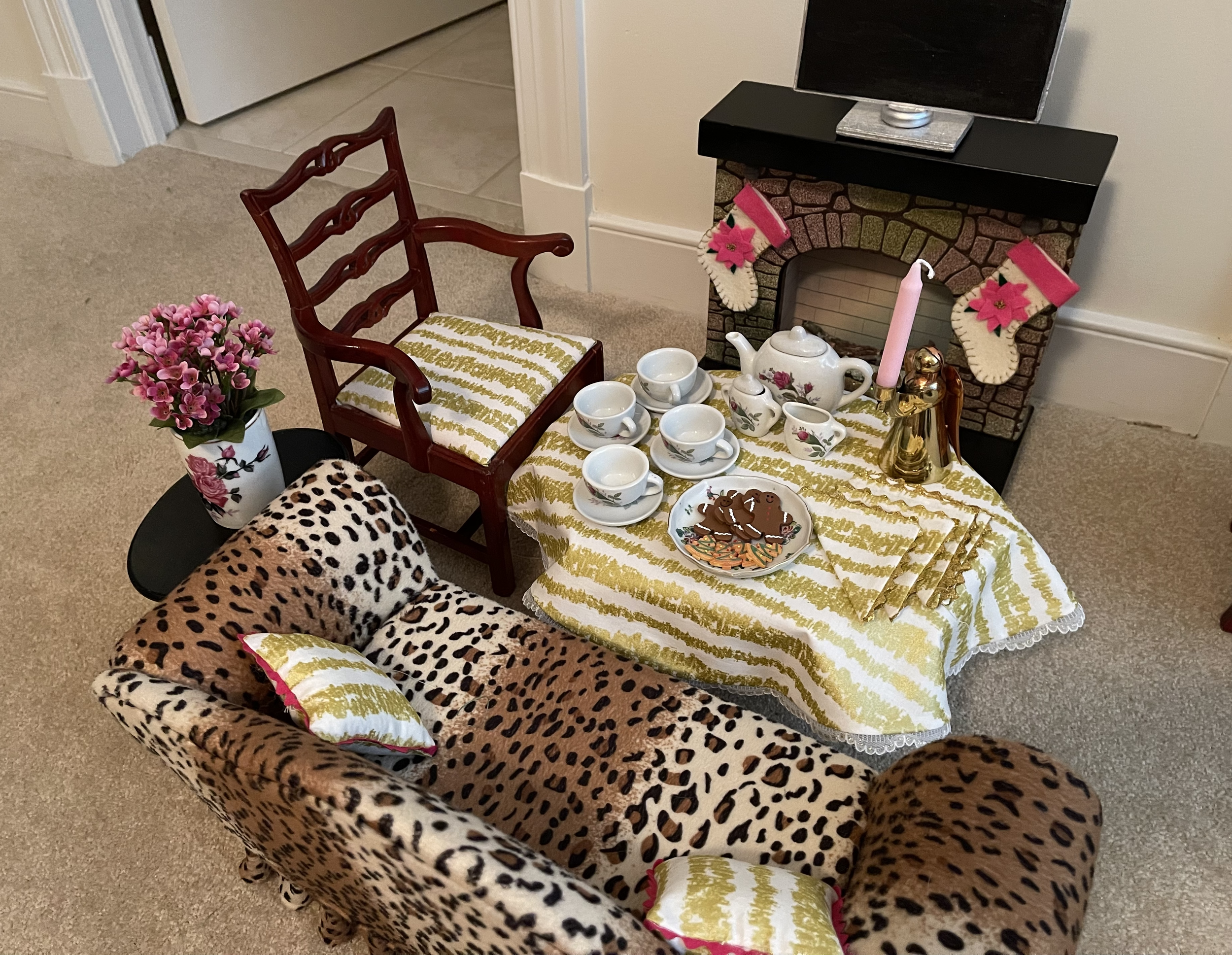 Living room tea complete with light up fireplace, tv, removable Christmas stockings. $182