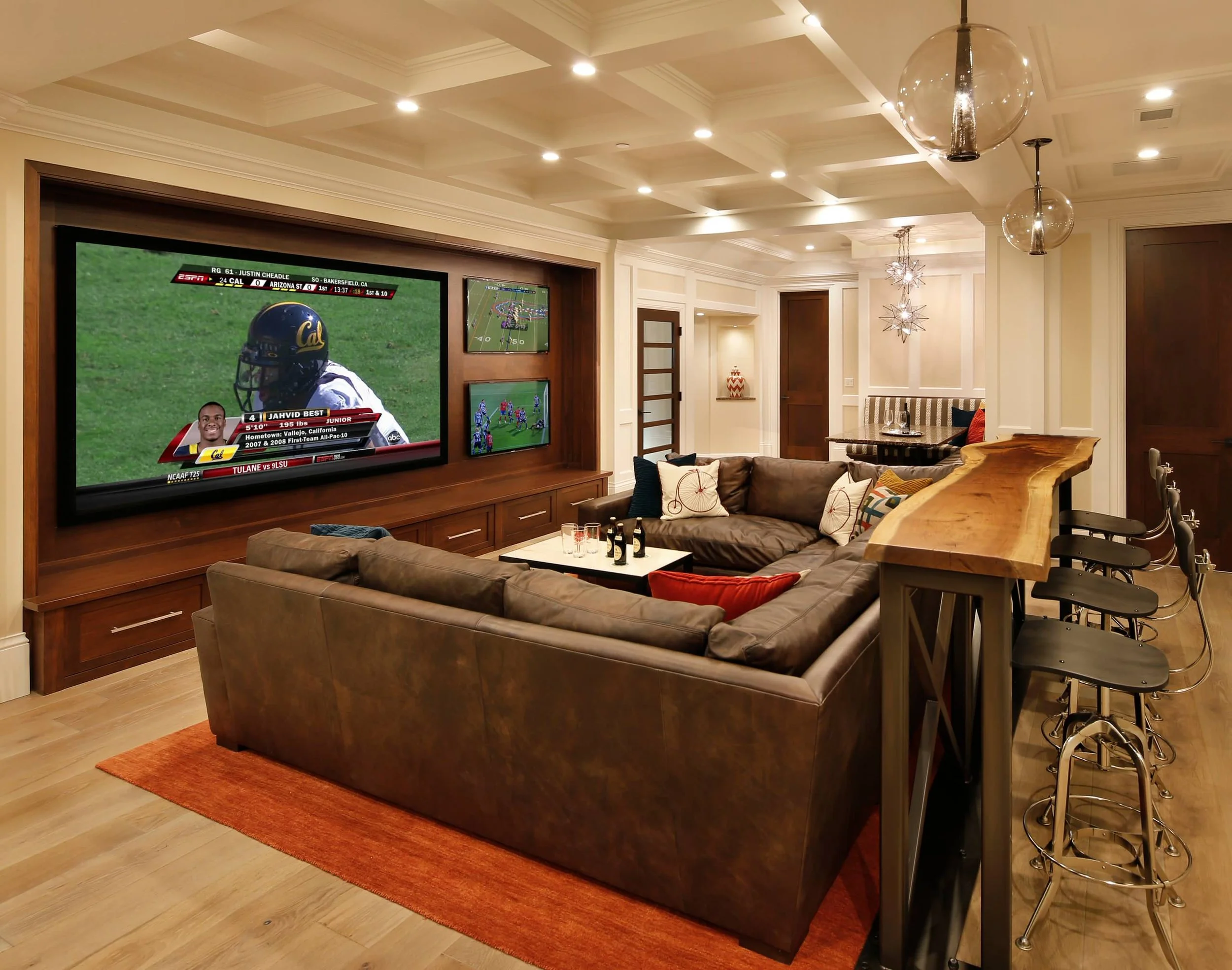 family-room-home-theater-and-bar-trg-architecture-interior-design-img_acb1bf0b010b1e77_14-3919-1-52b3aa3.jpg