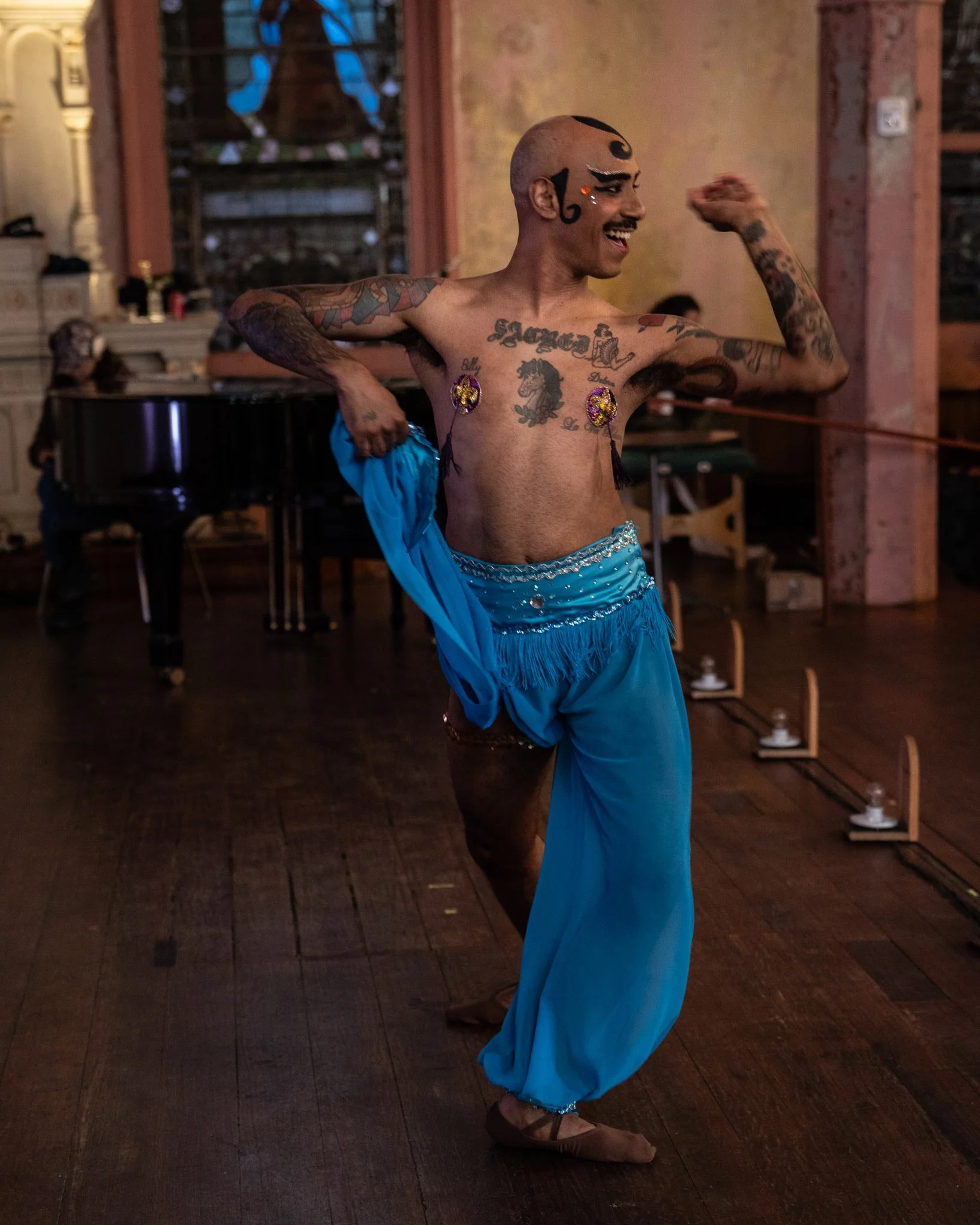 2026-Teaser-QueensTea-DarlingToby (6 of 17).jpg