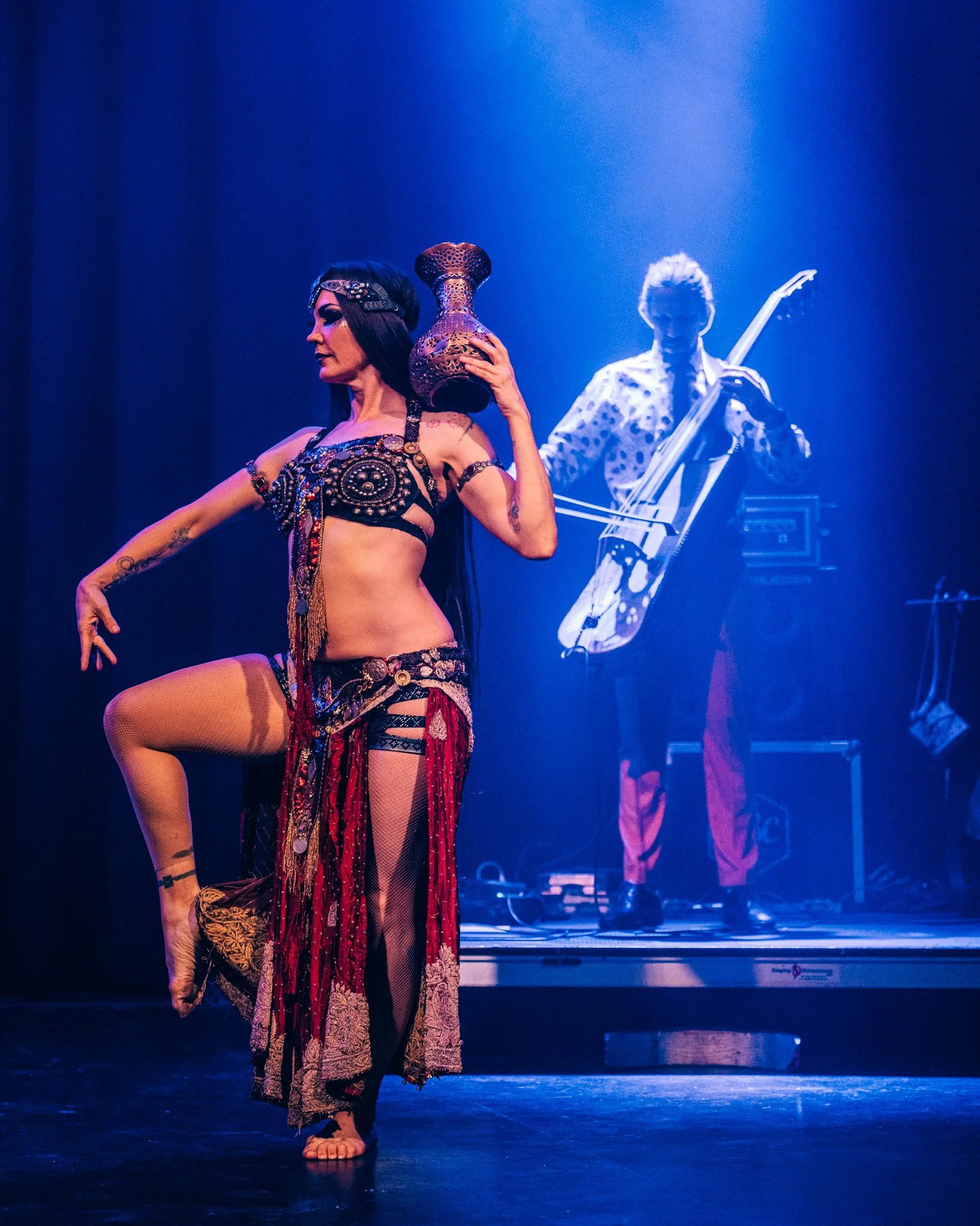 2025-Dec-BeatsAntique (51 of 136).jpg
