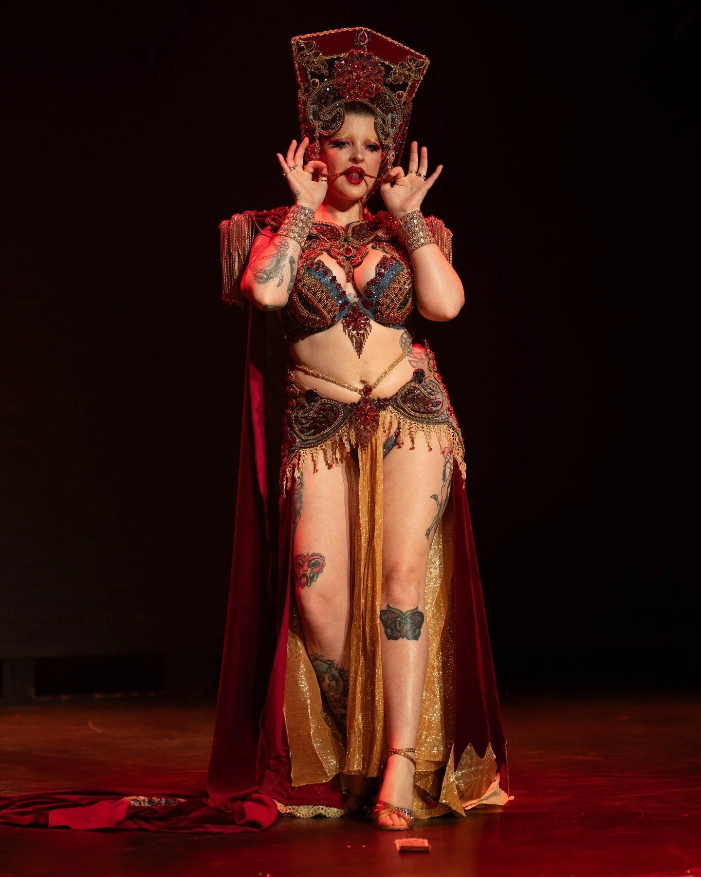 @rosaleebloom performing at @teaserfestival Jan 2025 #Teaserfest #burlyq , #showgirl #TeaserFest2025
#NewOrleansBurlesque
#BurlesqueFestival
#BurlesqueArt
#ShowgirlStyle
#StagePerformance
#CabaretLife
#BurlesquePhotography
#SonyAlpha
#SonyAlphaCamera