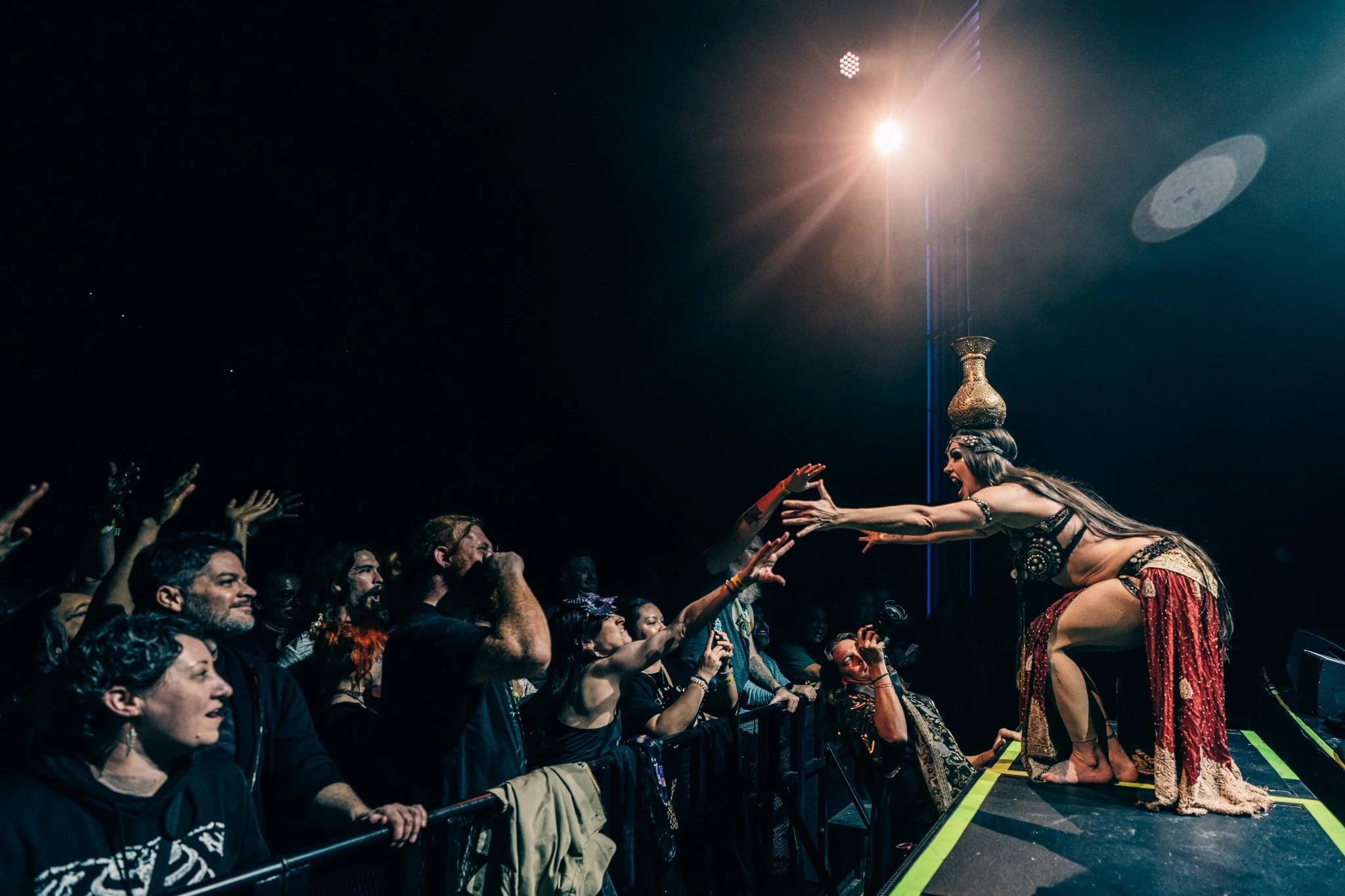 2025-Dec-BeatsAntique (64 of 136).jpg