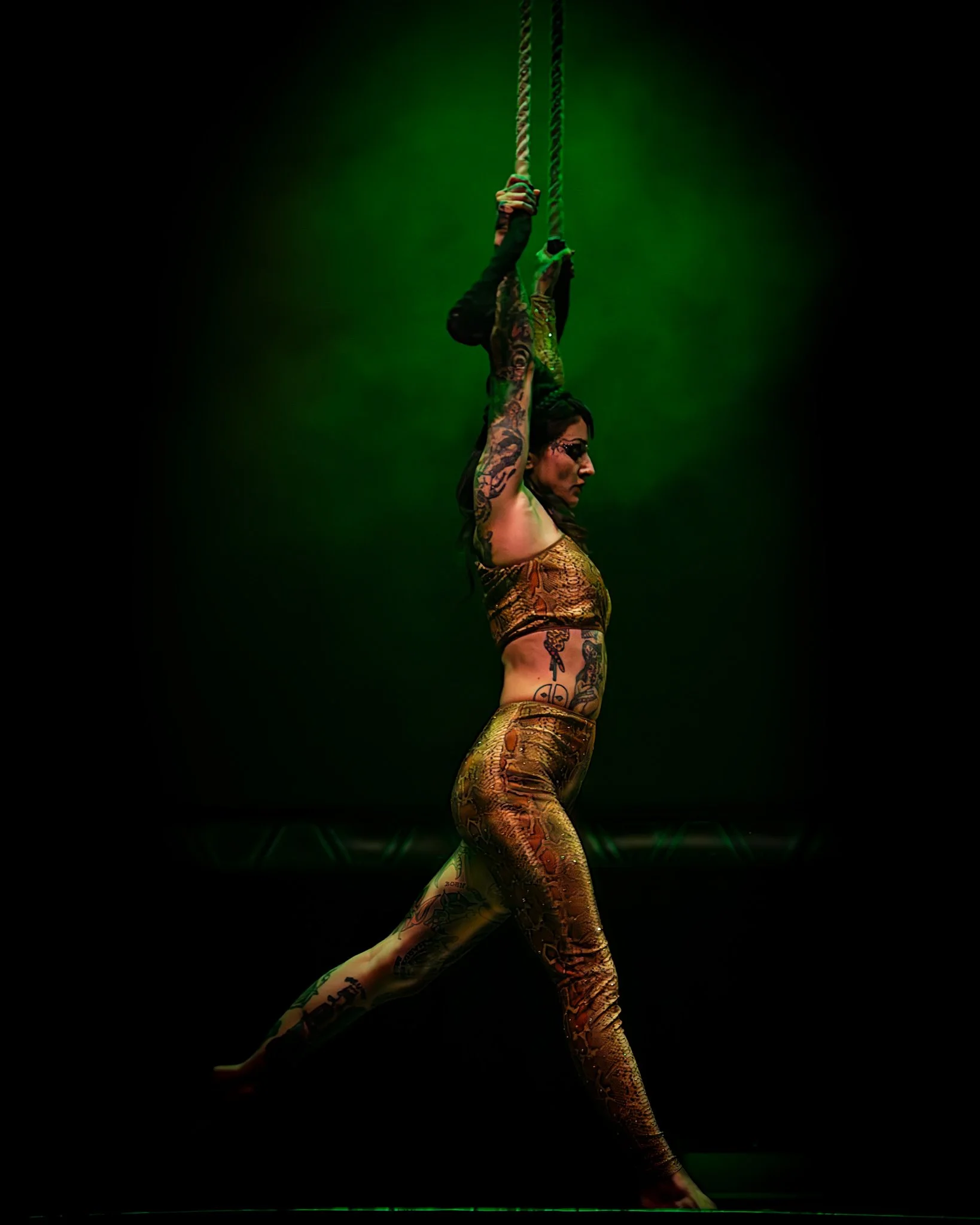 2025-Dec-FreakShowPeepShow (37 of 197).jpg