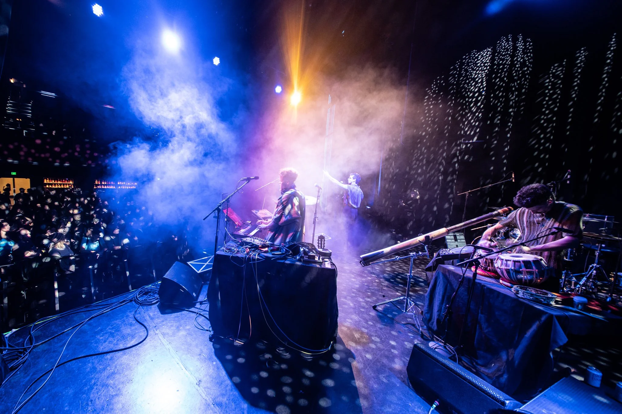 2025-Dec-BeatsAntique (43 of 136).jpg