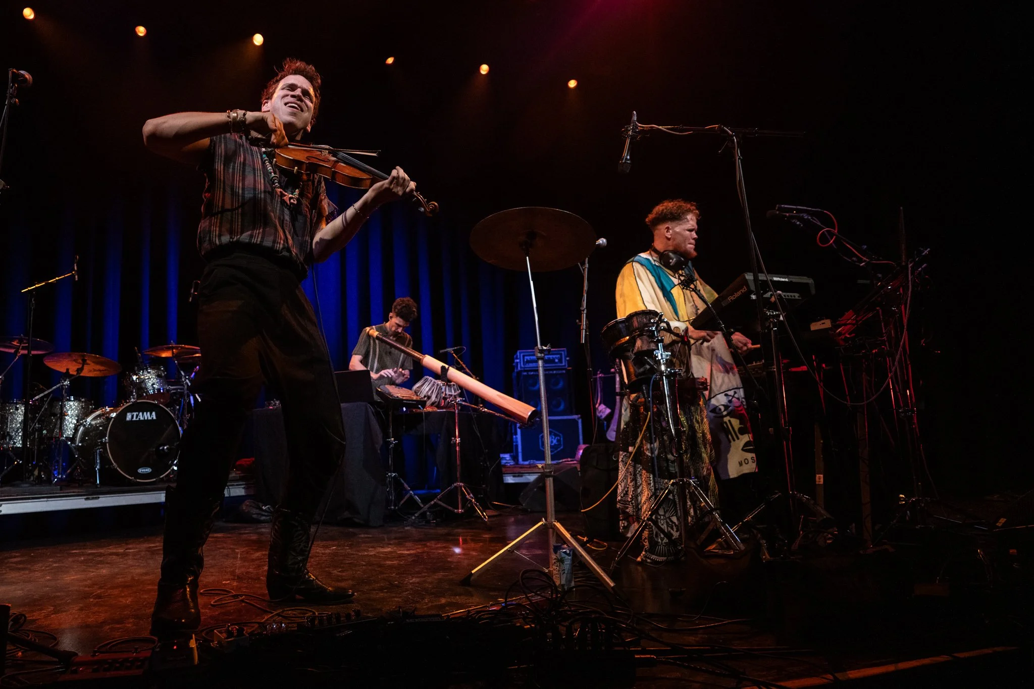 2025-Dec-BeatsAntique (49 of 136).jpg