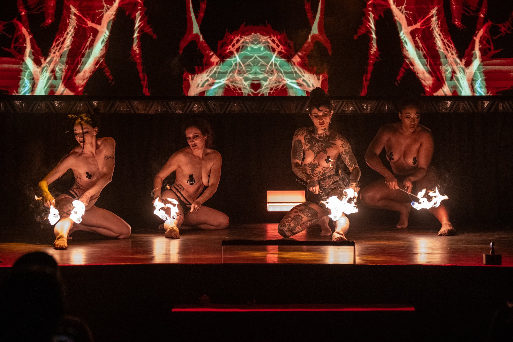 2025-Dec-FreakShowPeepShow (86 of 197).jpg