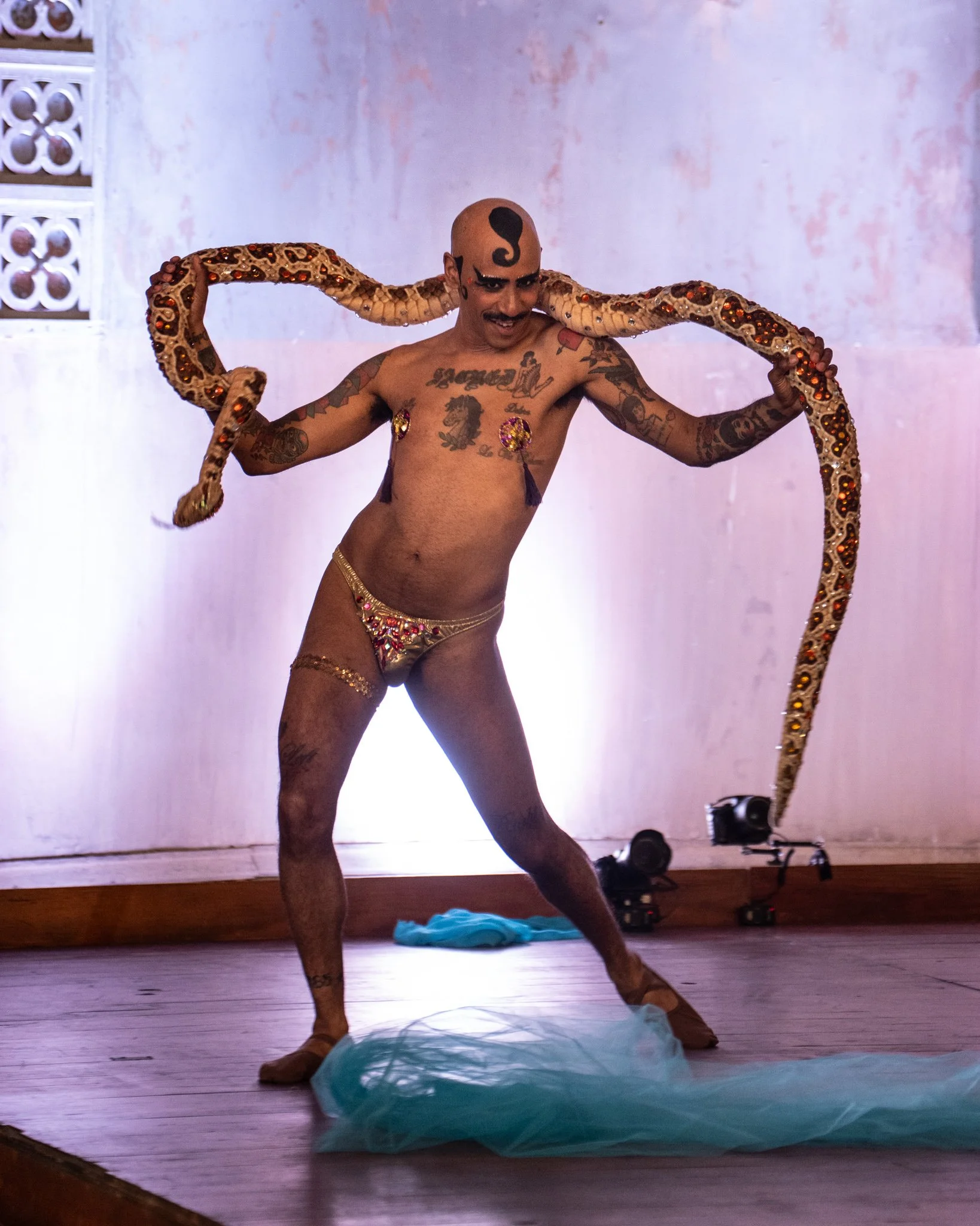 2026-Teaser-QueensTea-DarlingToby (7 of 17).jpg