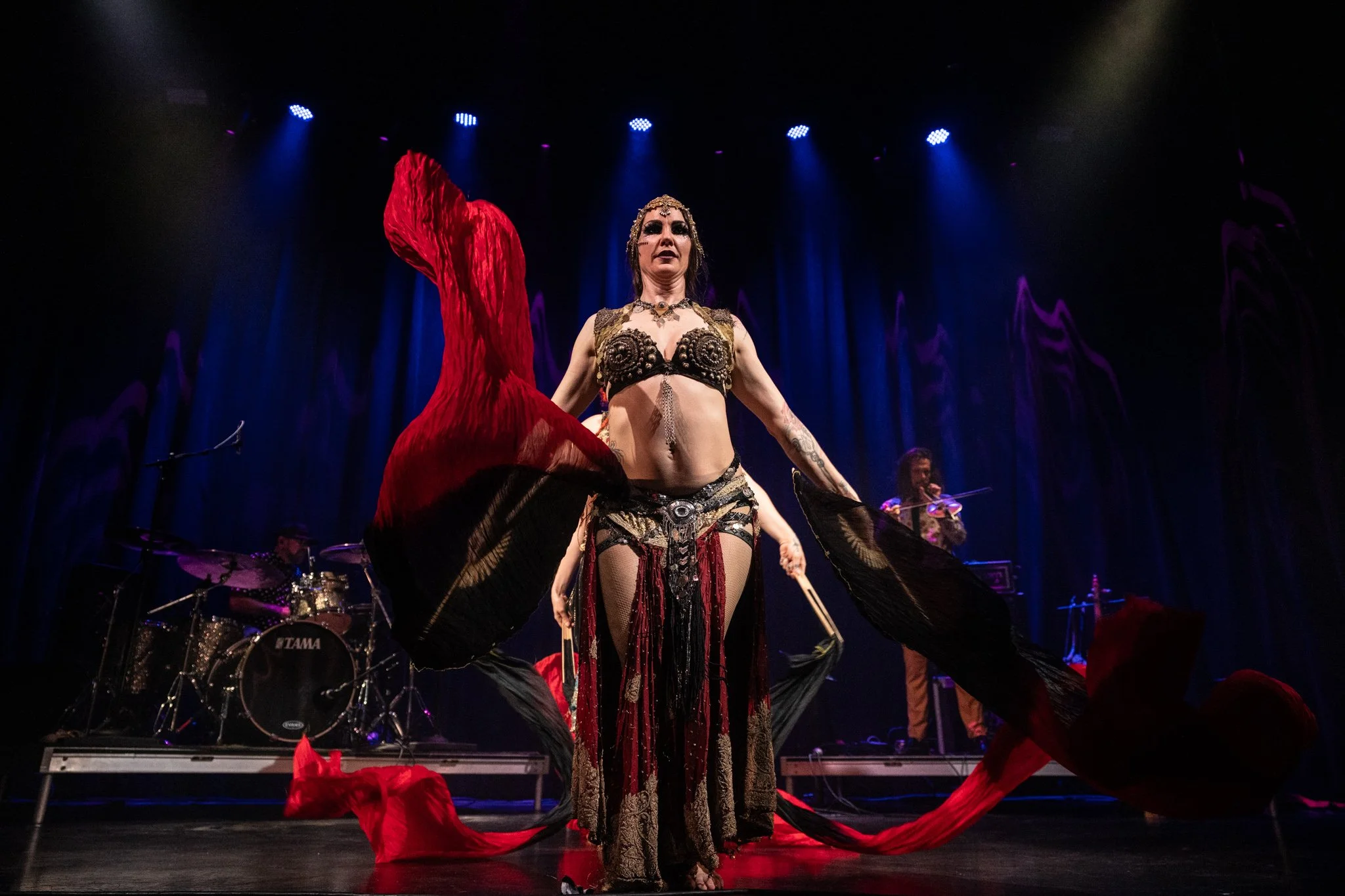 2025-Dec-BeatsAntique (122 of 136).jpg