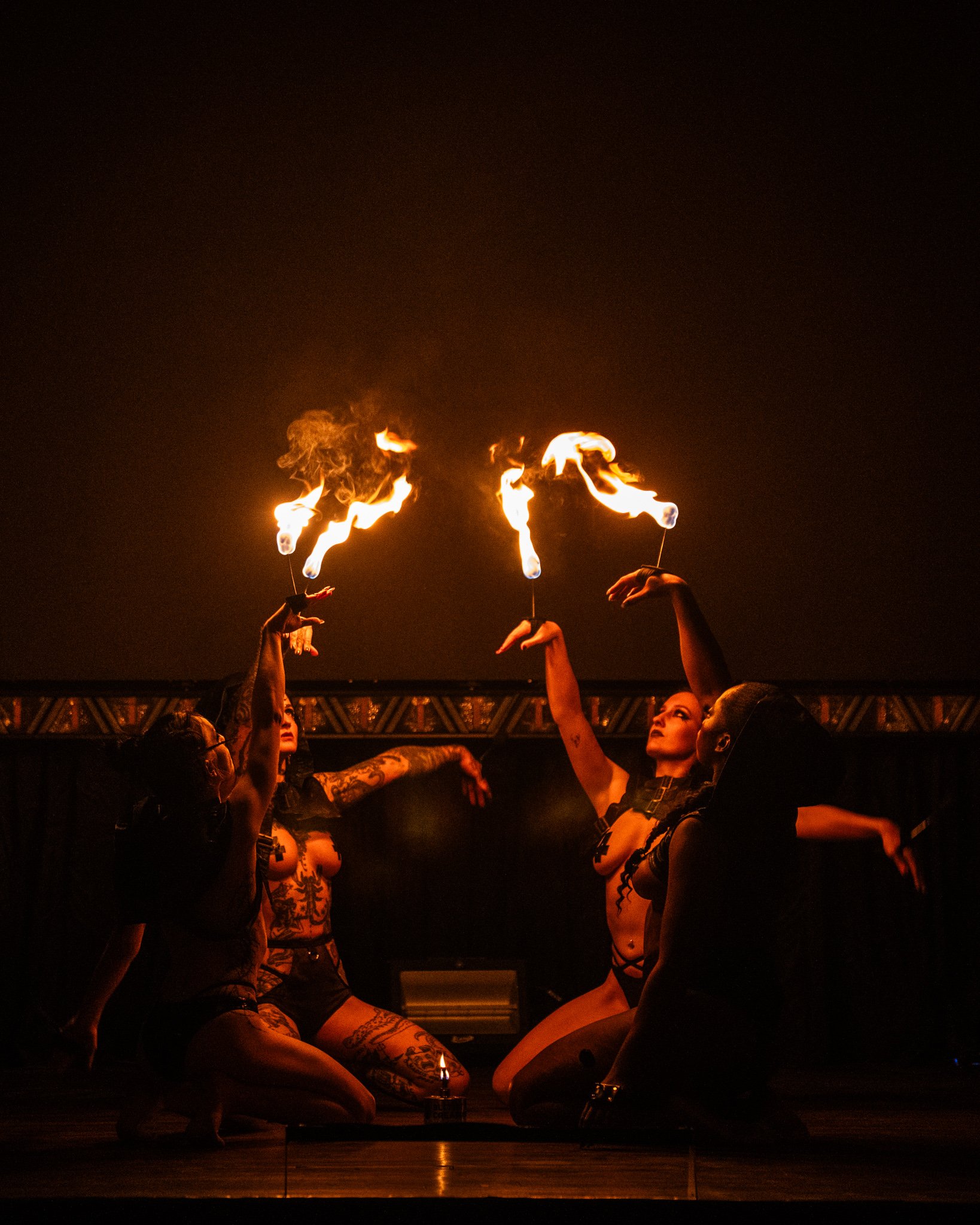 2025-Dec-FreakShowPeepShow (74 of 197).jpg