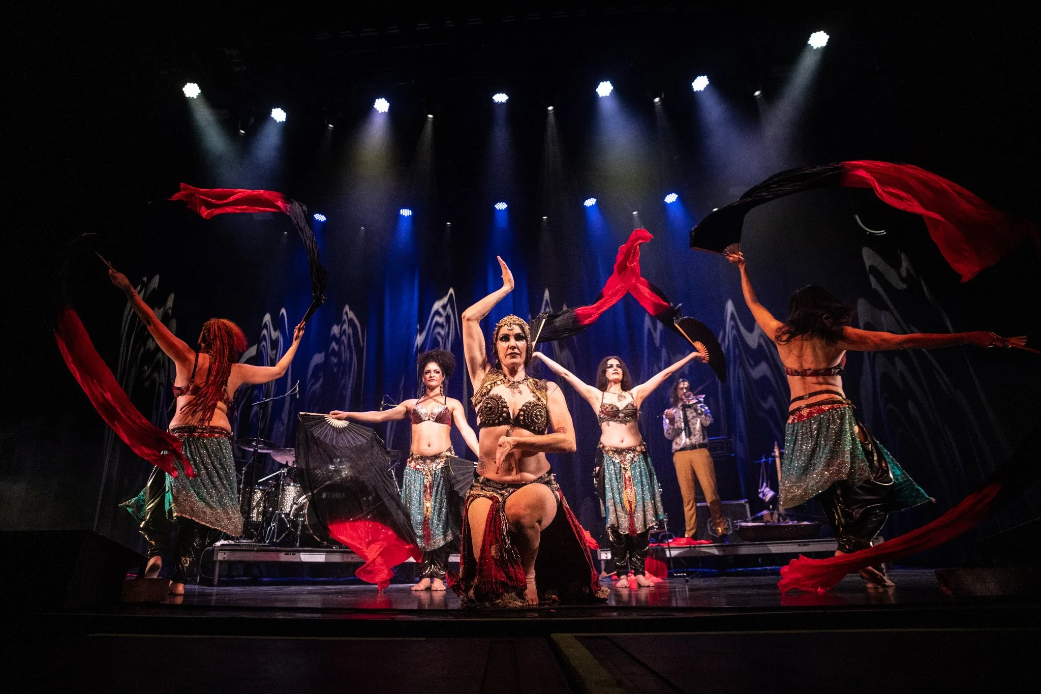 2025-Dec-BeatsAntique (132 of 136).jpg