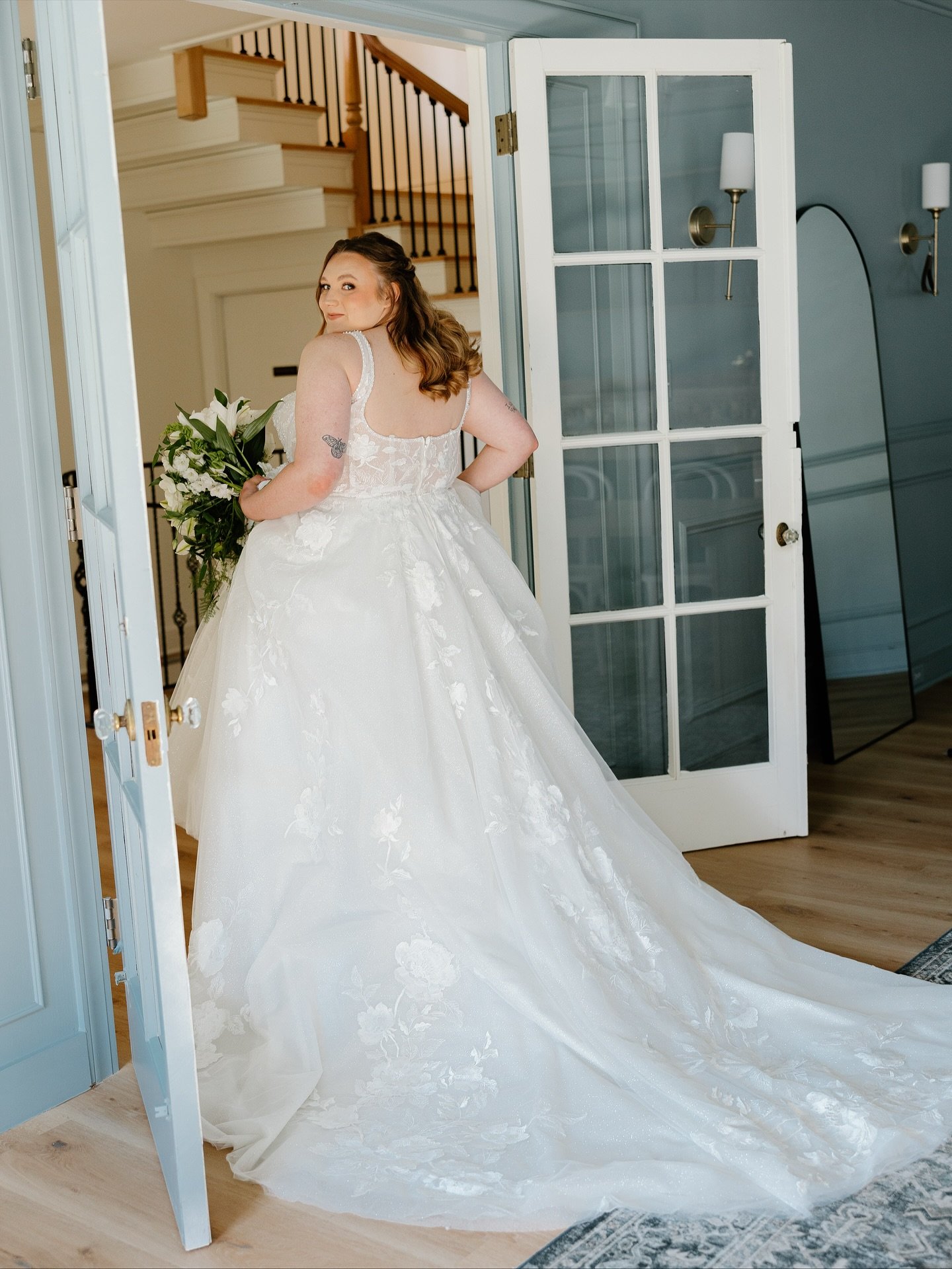 8 years married but still my fav &ldquo;I do&rdquo; 💍

We never had a traditional wedding, so this styled shoot with @themodernorchid felt extra special! Had to share a few of my fav shots from @photosbymaxi.gallery 🤭 Brides&hellip;I can&rsquo;t re