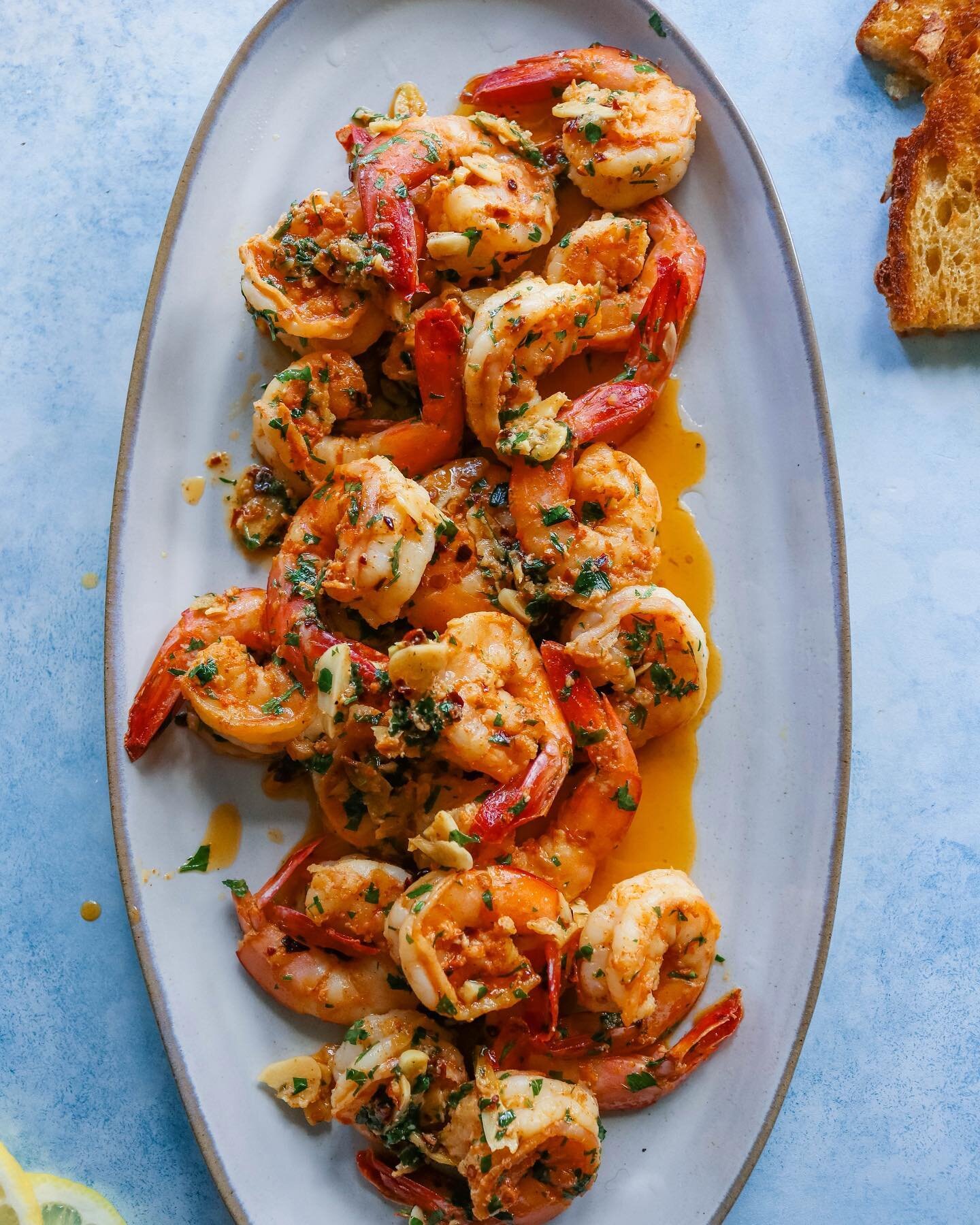 Easiest Dinner Ever on Repeat in the Lap Household &ndash; GAMBAS AL AJILLO, my way.

BOOKMARK if you know whats good for ya!

I love to have keep frozen shrimp on hand so I can whip this up whenever!

GRAB
🍋 1 Lemon
🌱 Handful of Parsley
🦐 1 Lb of