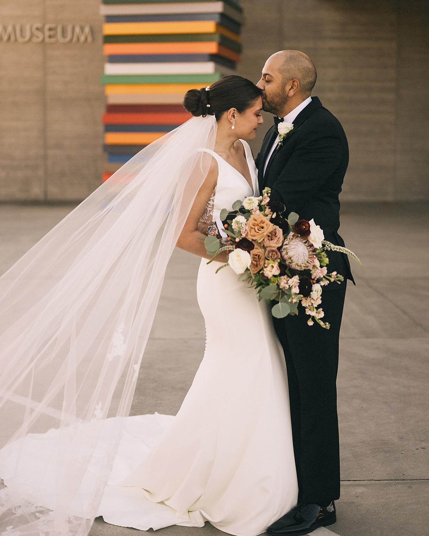 Modern meets timeless elegance in a symphony of colors, textures and artistry at the @speedartmuseum for Katie and Ruben. 

✨live✨ on the Botanica Blog. 

Photographer: @sarahkatherinedavisphotography 
Coordinator: @plannedperfectionevents 
Venue: @s