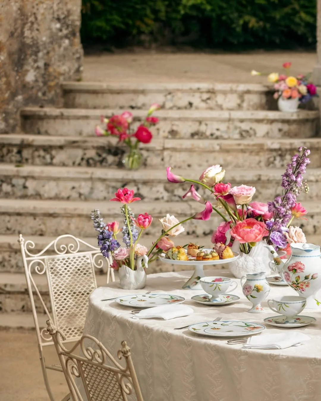vista-alegre-dinnerware-collection-bridgerton-brand-collaboration-maggieenterrios.jpg