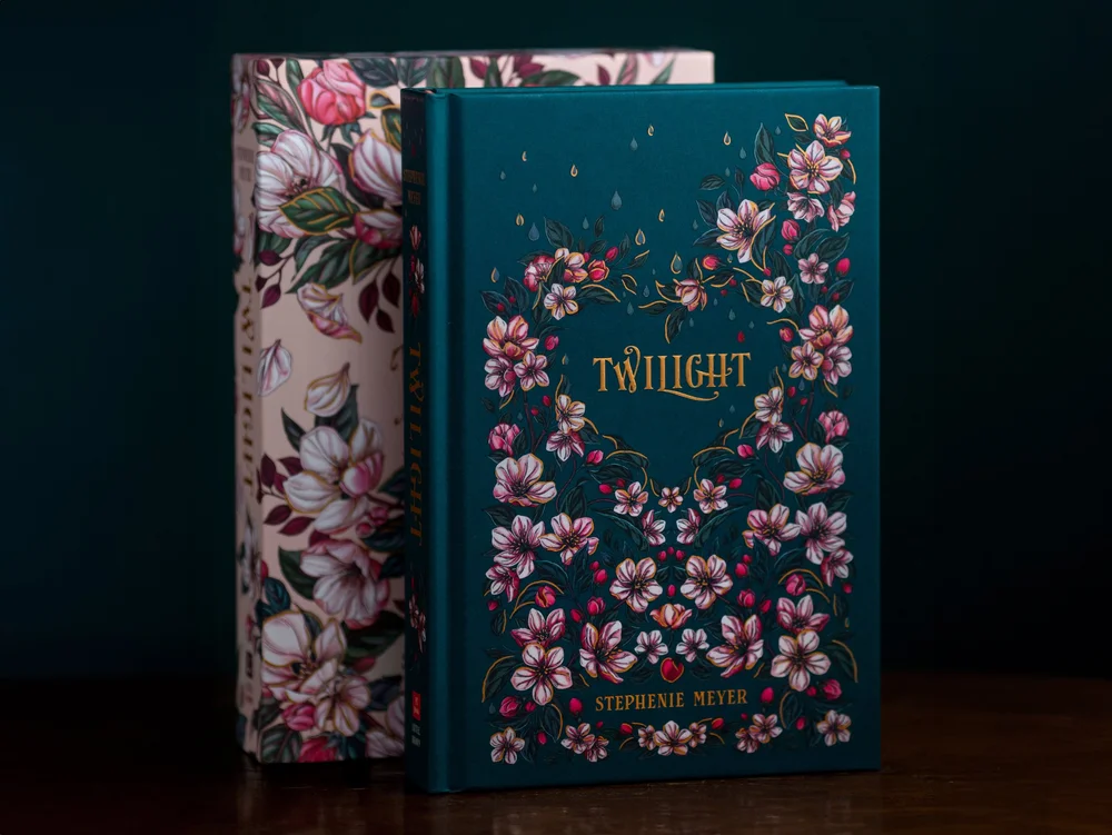 Twilight Deluxe Collector's Edition — Maggie Enterrios | Professional ...