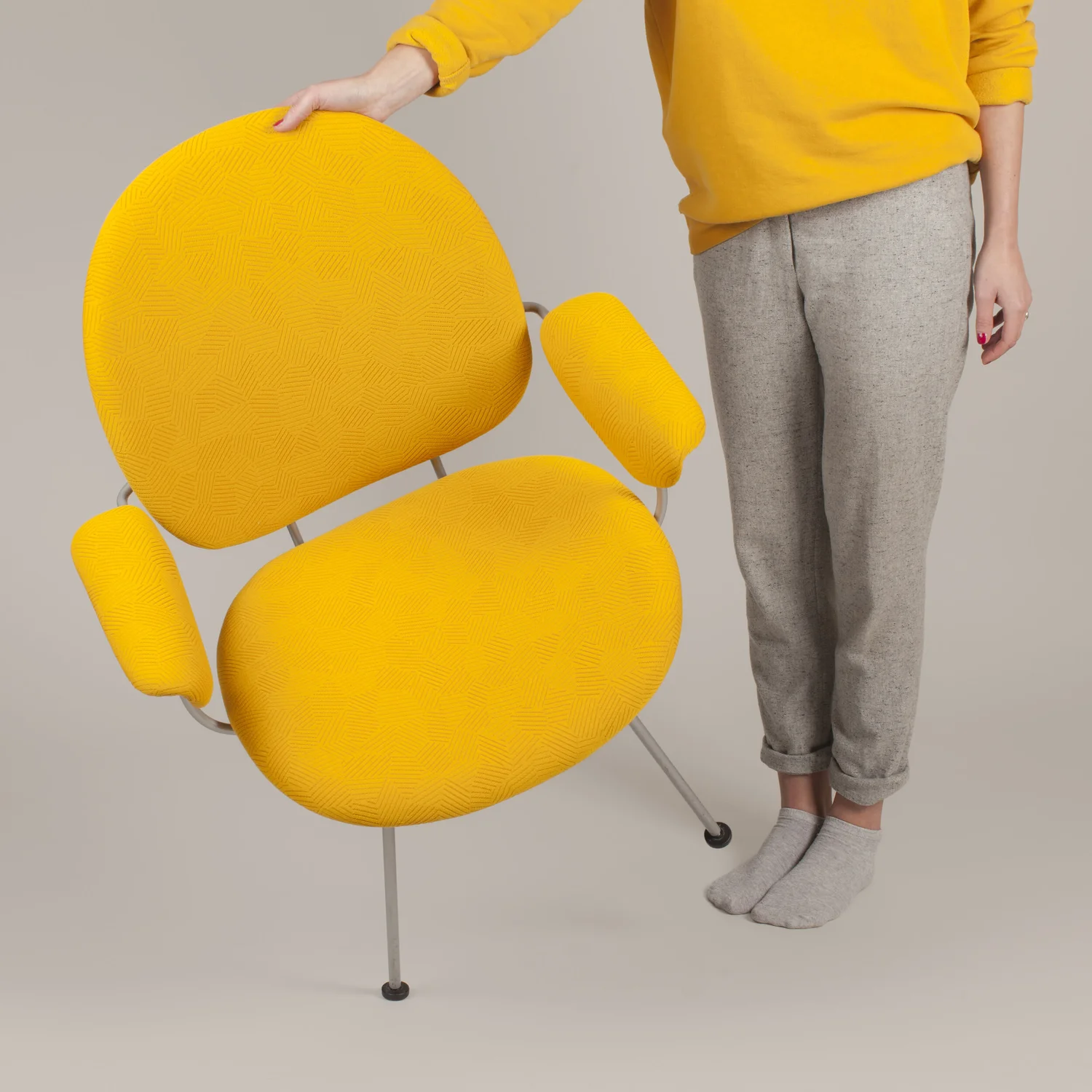 Opnieuw gestoffeerde fauteuil in geel