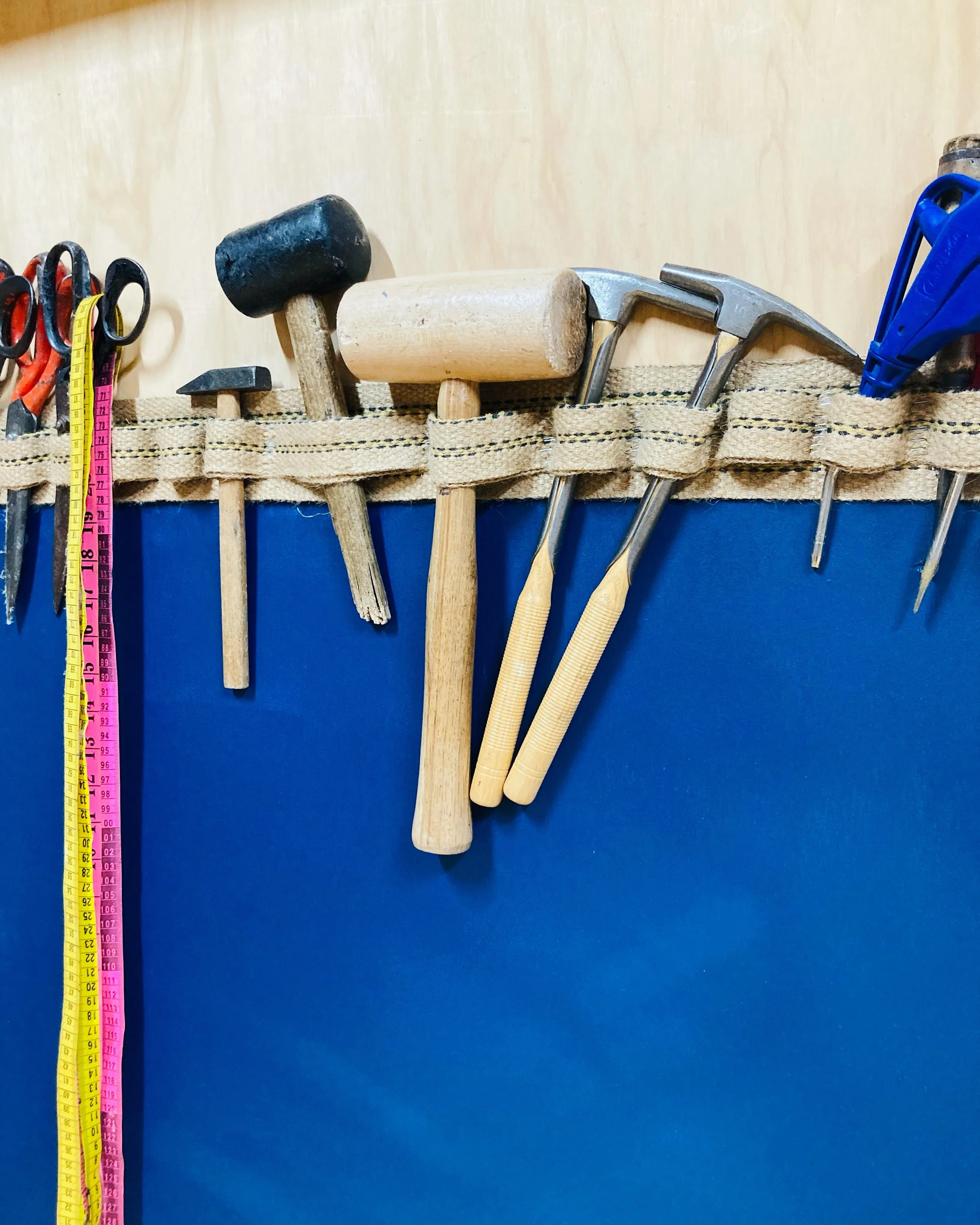 Gereedschap voor meubelstoffering