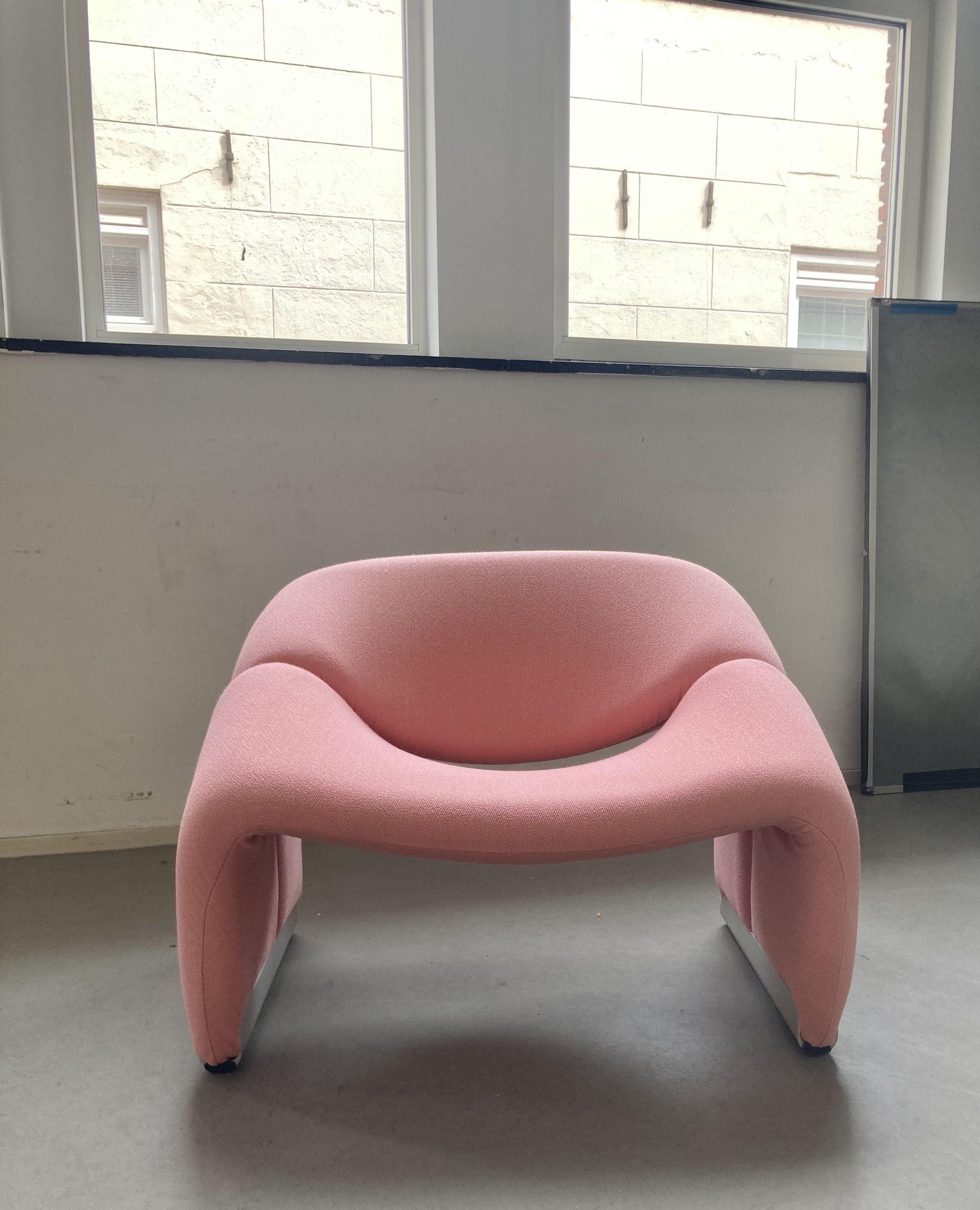 Artifort Groovy Chair 