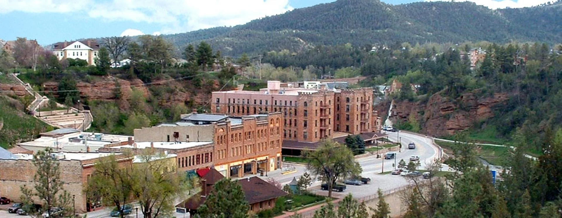 Situated in the heart of Hot Springs, guests are within walking distance of the town's renowned mineral springs, scenic landscapes, and downtown attractions.