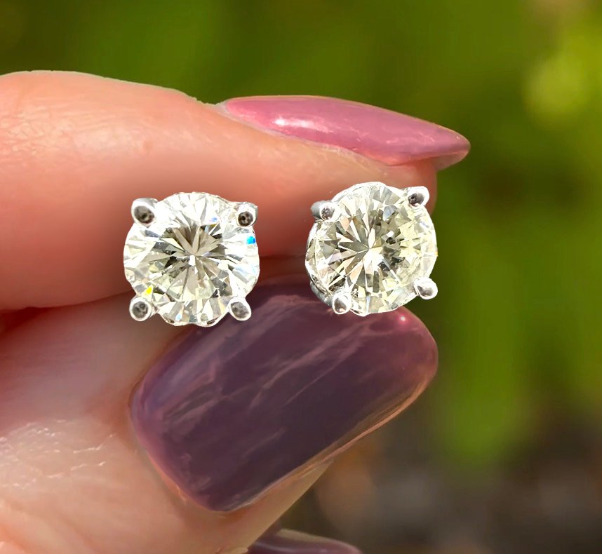 DiamondStuds.jpg