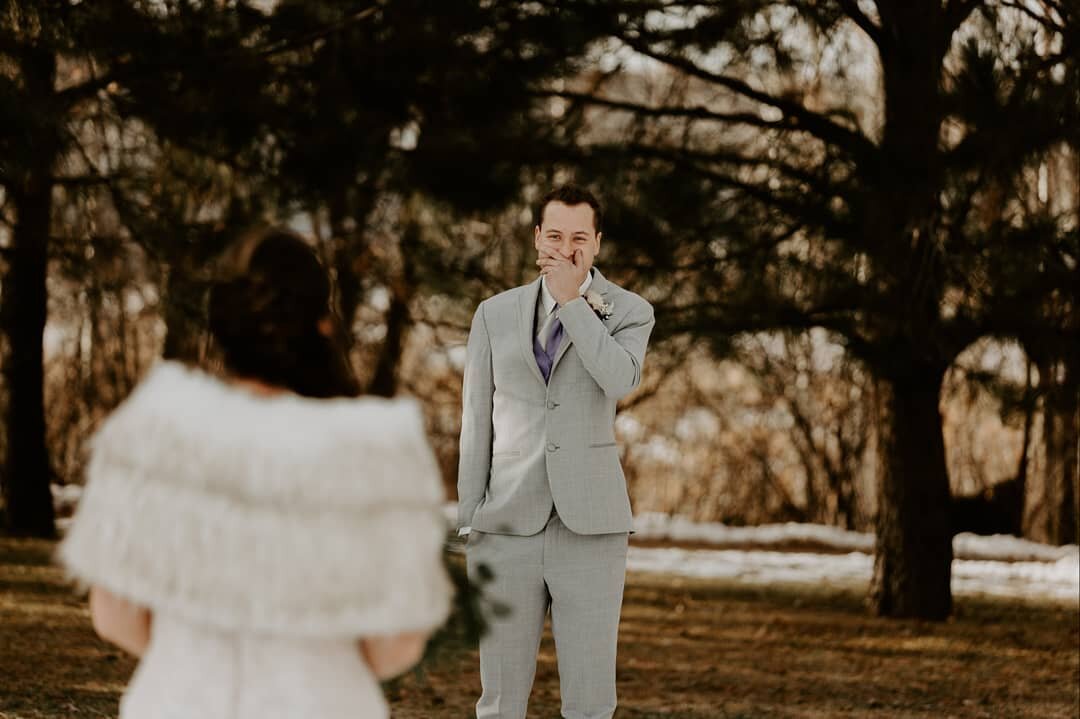 I'm the biggest sucker for first looks.. I get teary eyed every single time and then kick myself because WHY AM I CRYING THIS IS A HAPPY MOMENT. Anyone else? 😂