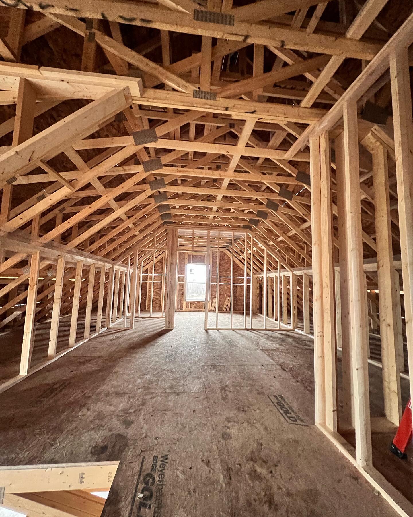 Framing is complete! 
.
.
.
.
.
.
.
.
#blackrockhomes #custombuild #custombuilder #interiordesign #countryestates #details #homesweethome #acreageliving  #designbuild #customhome #designlife #grandeprairie #instabuild #grandeprairierealestate #builde